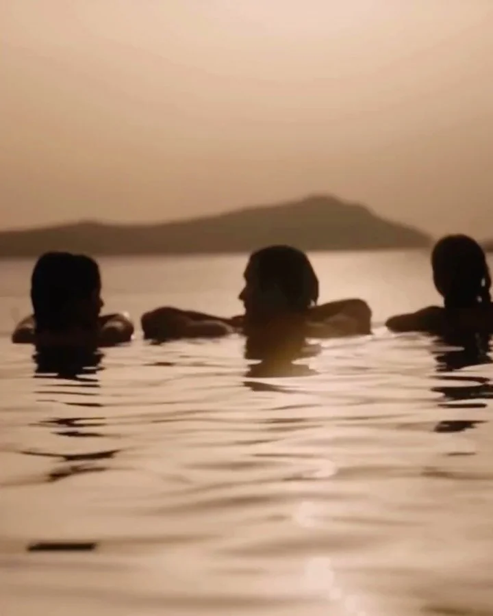 〰️ Nature regulates us. The sea, the trees, the stillness — they shift something in the body.
From 18–22 September, join us at @mo_costanavarino for an immersive retreat to move, breathe, rest and reconnect. 
Daily yoga and meditation,