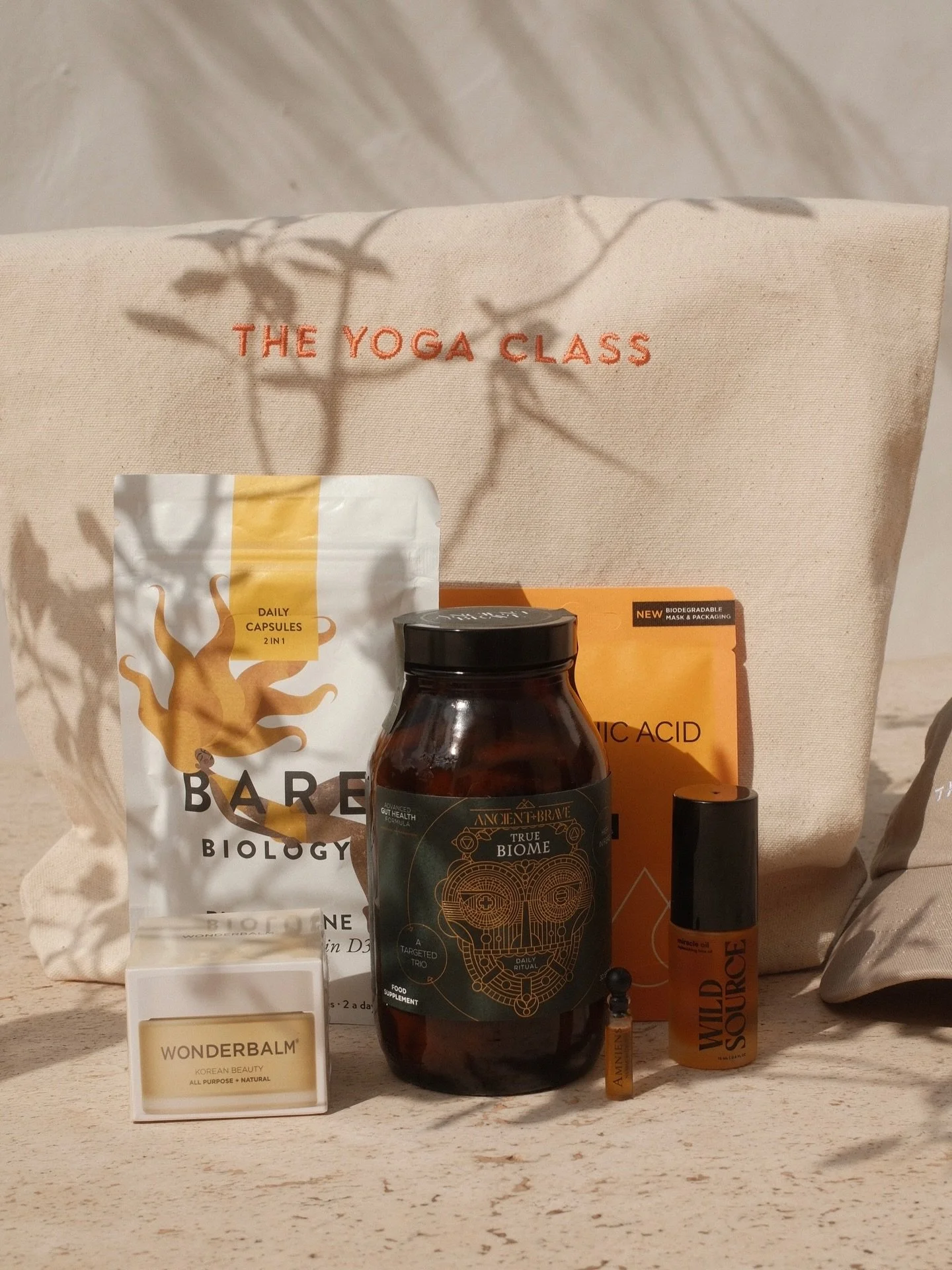 〰️ RETREAT GIVEAWAY. We want to giveaway a little slice of our last retreat to YOU ✨
🎁 To win the following, worth over £195:
〰️ @theyogaclass.co Embroidered Natural fabric Tote + 3months app access, worth £65
〰️ @ancientandbrave True