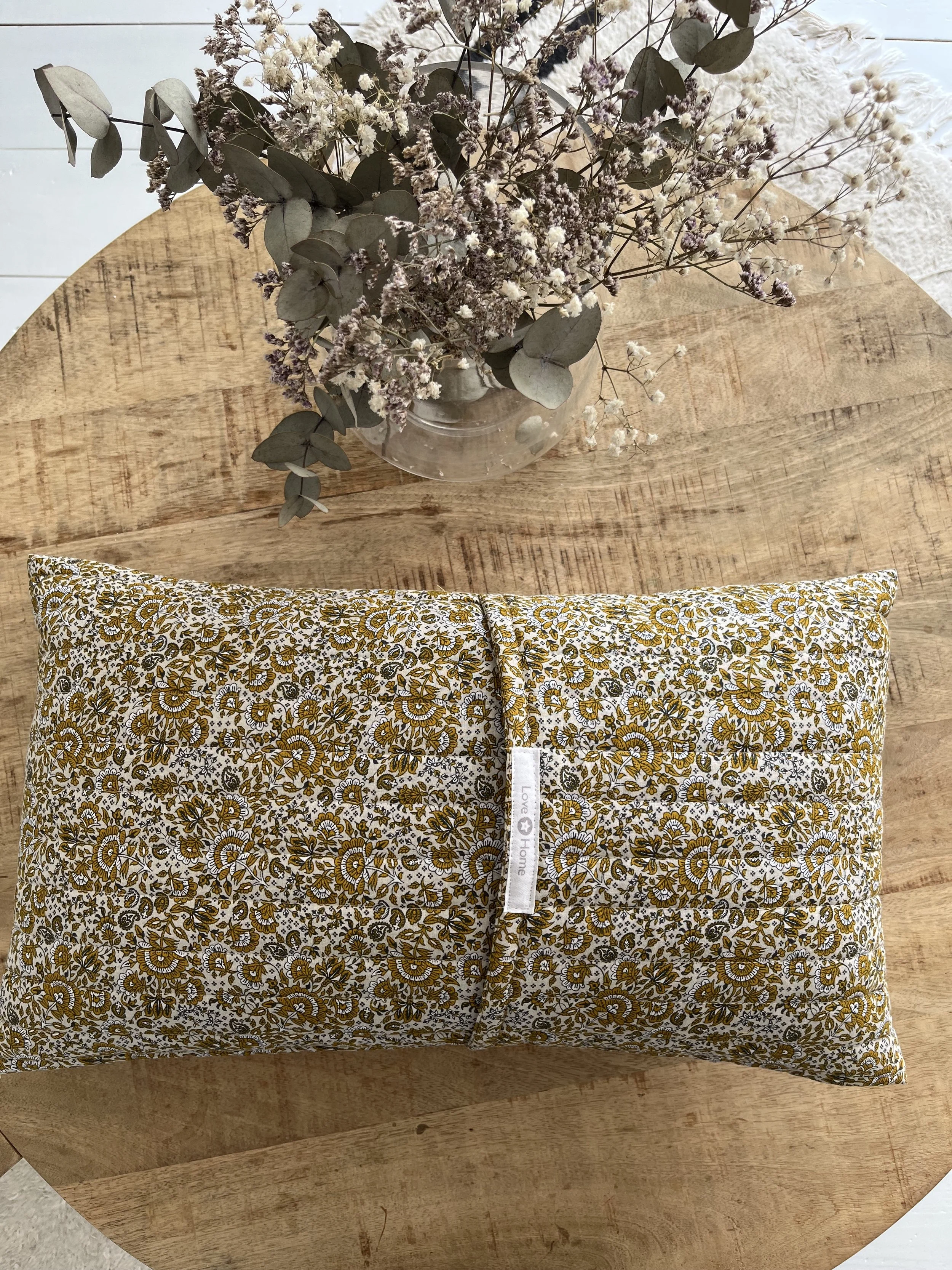 coussin-decoratif-floral-jaune2.jpeg