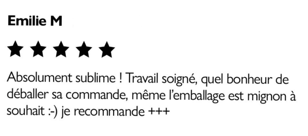 Cette image montre un avis ou un commentaire de client pour Emilie M. Elle a reçu une note de cinq étoiles et mentionne que le travail a été soigné, ce qui a apporté beaucoup de bonheur à l'auteur, recommandant le service.