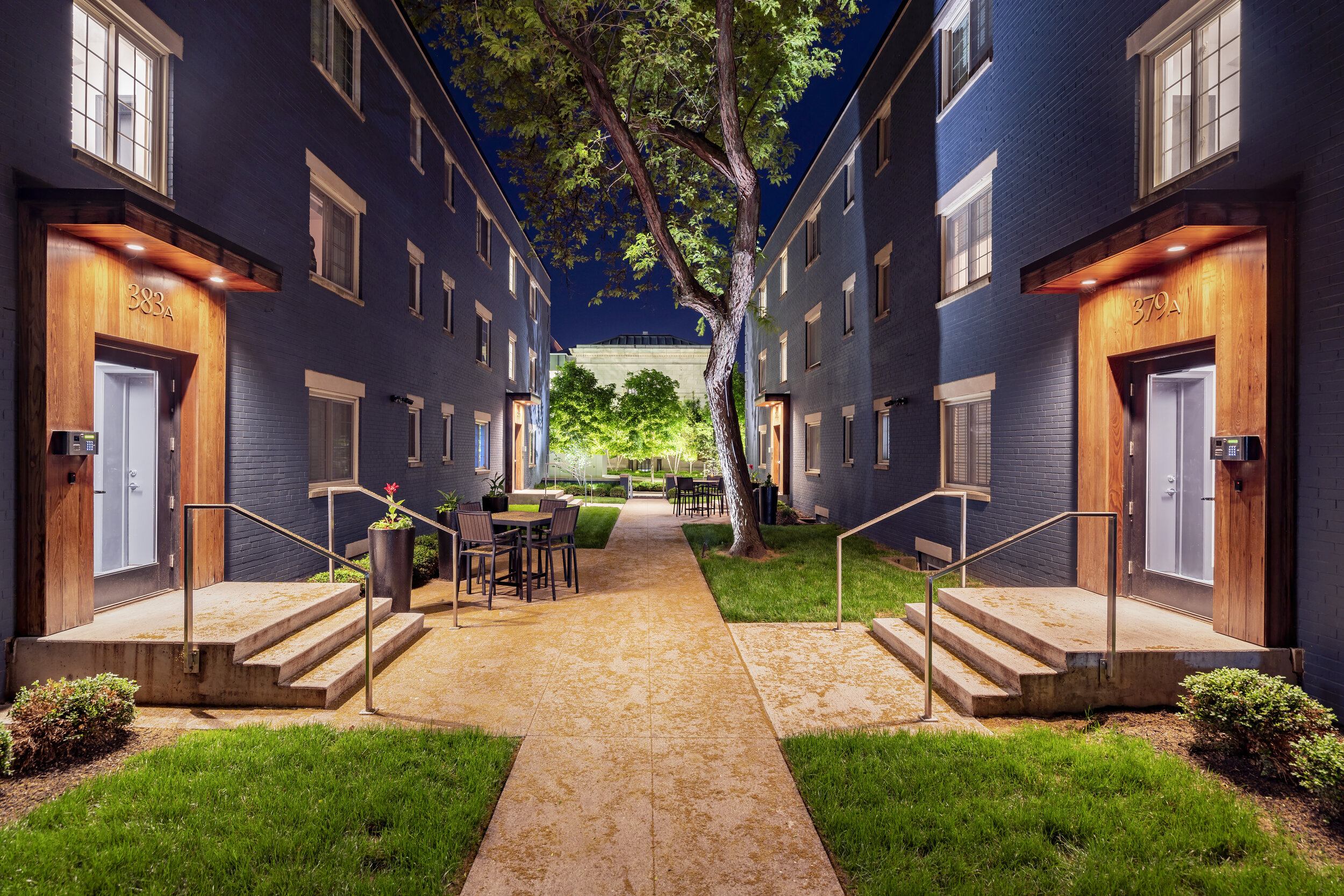 Outdoor Courtyards with Café Seating