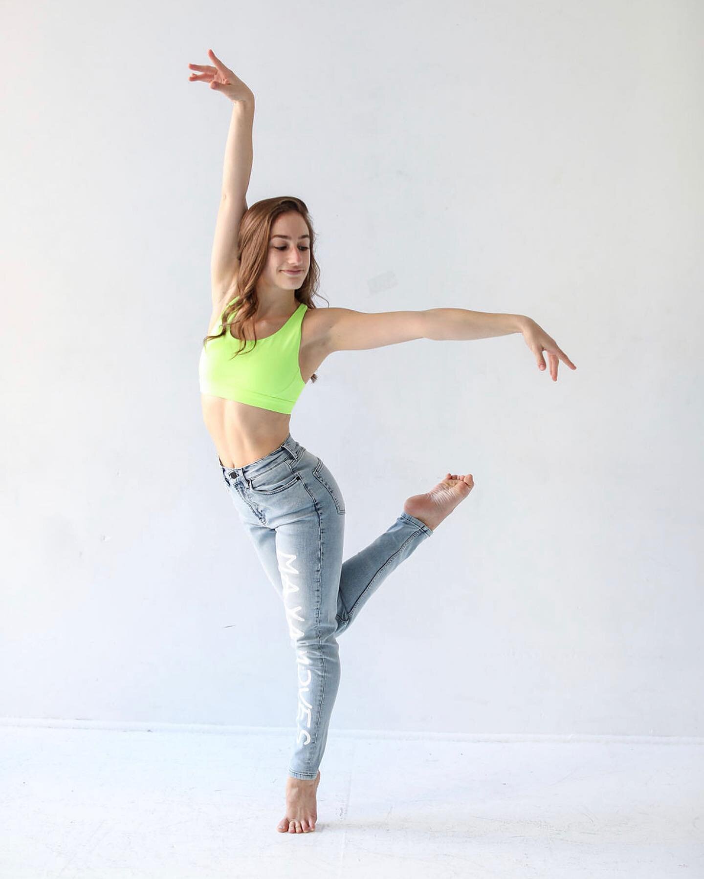 👯&zwj;♂️ Dancers! Name this pose.