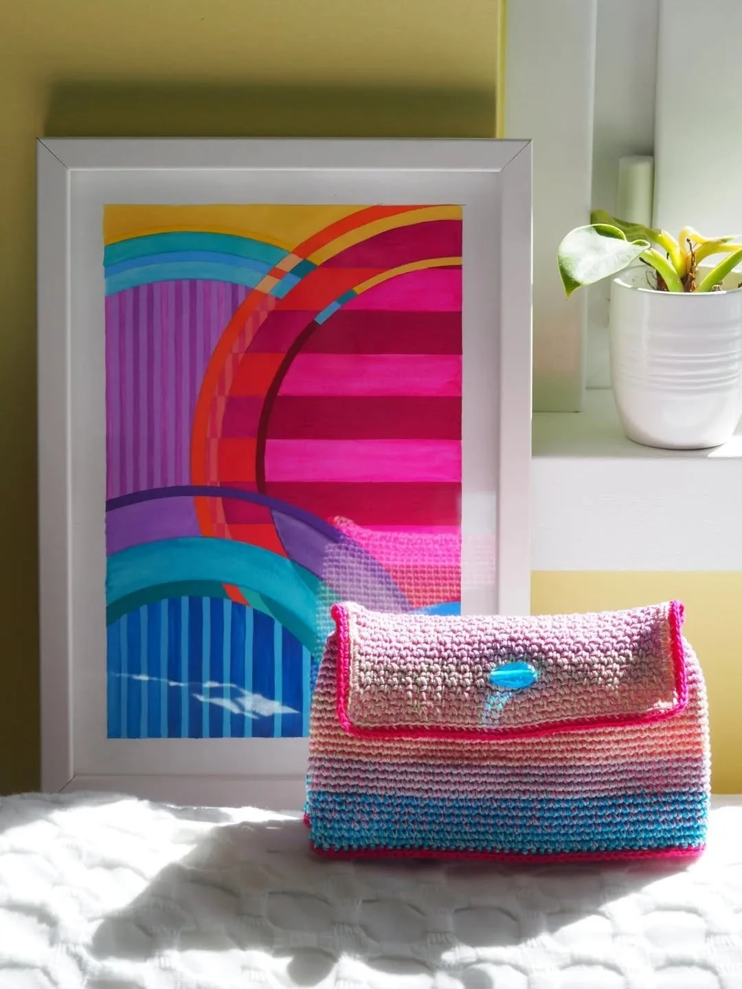 Escolher com cuidado &mdash; tanto o que criamos como o que trazemos para os espa&ccedil;os que habitamos &mdash; &eacute; uma forma de viver mais consciente.

Bolsa "Marshmallow" dispon&iacute;vel na loja online.

|

Choosing thoughtfully 