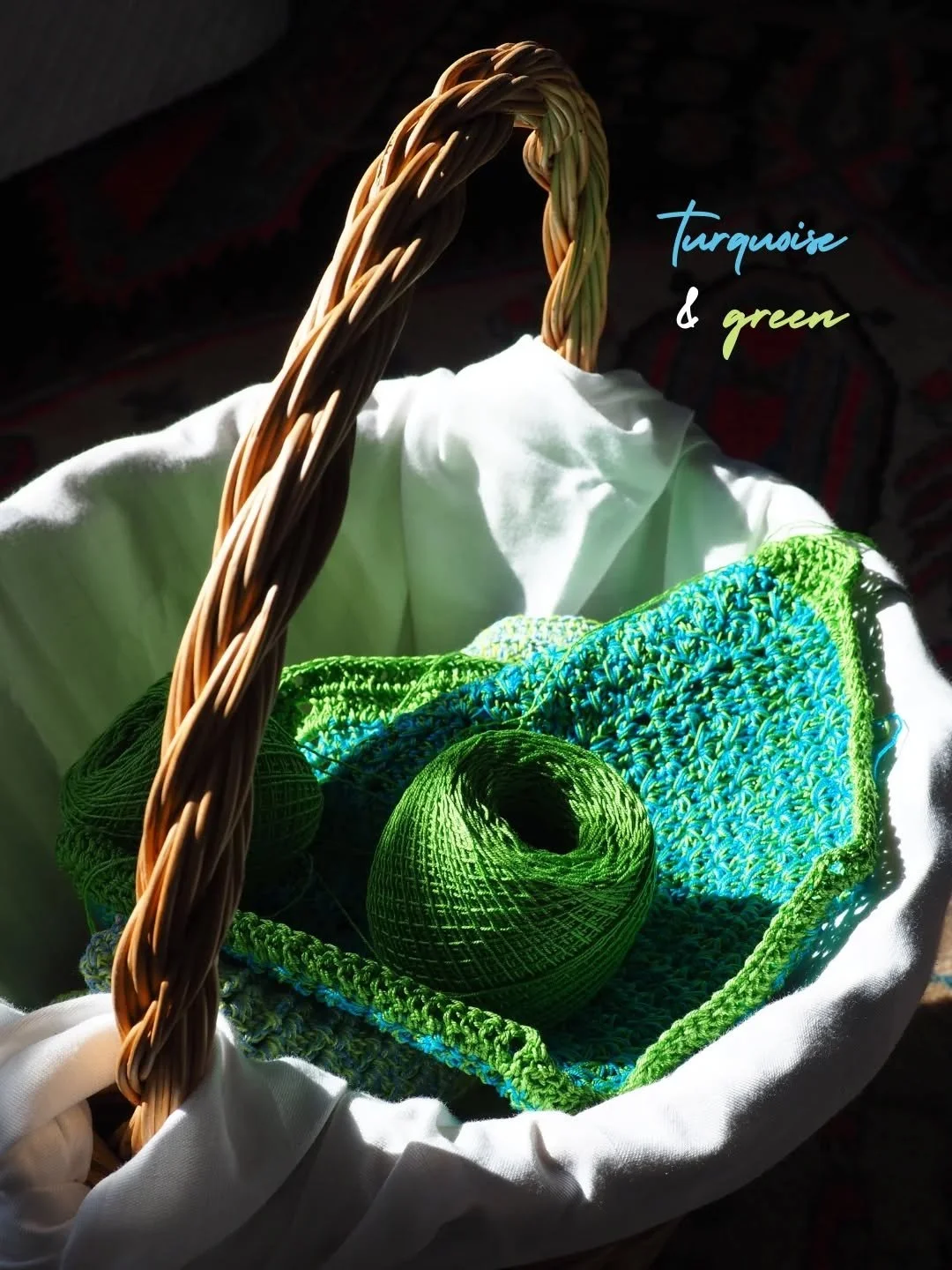 Turquesa e verde, mas nunca da mesma forma duas vezes. Uma paleta &agrave; qual voltamos sempre. N&atilde;o conseguimos resistir 🫣 simplesmente faz-nos sentir t&atilde;o bem. 

|

Turquoise and green, but never the same way twice. A palette we keep 