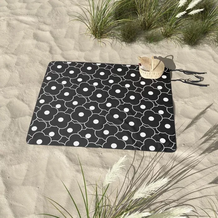 Cartoon Flowers Large Scale Simple Floral Black and White Pattern Picnic Blanket
