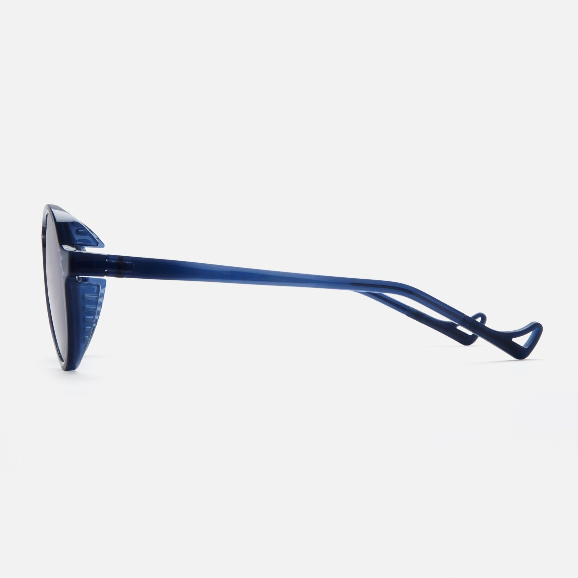 2022.03.15_DistrictVision_Eyewear_Tracksmith_002_003+%281%29.jpg