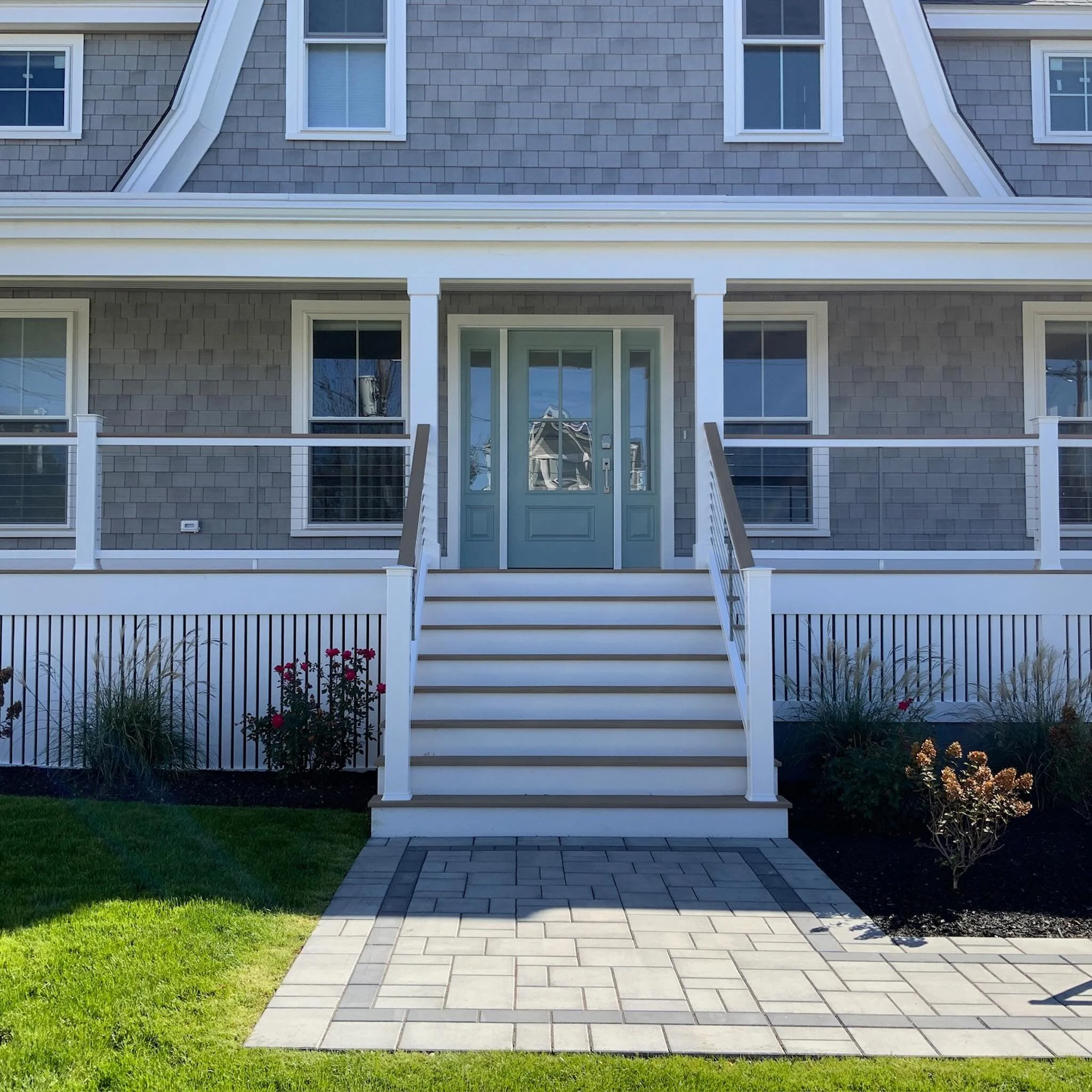 This weather has us thinking back to this beautiful duplex overlooking Gloucester Harbor, and makes us want to hit the beach! 

No shortage of spaces to kick back, relax, and enjoy the ocean views. Not to mention, on a clear day, the Boston skyline. 
