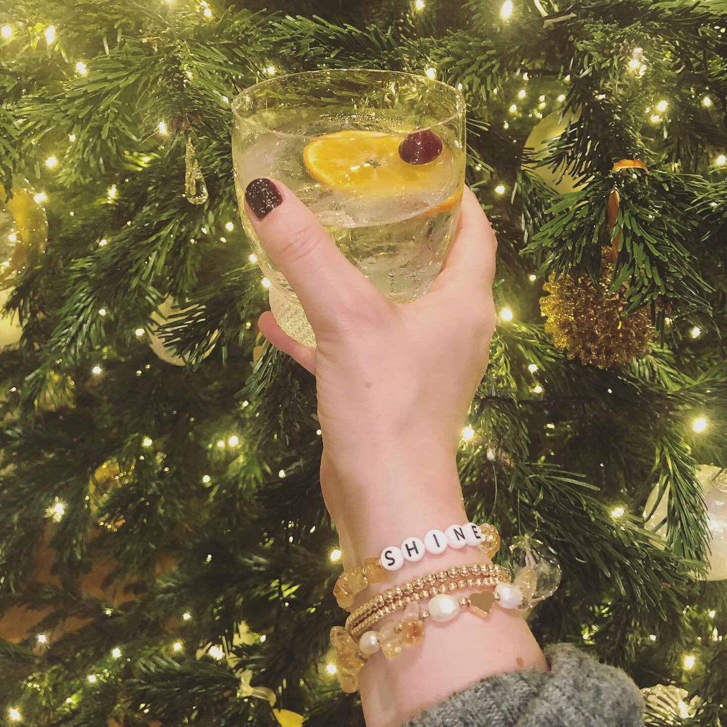 Cheers to 2022! 🥂✨
And a big thank you for all the love and support in 2021. 🤍

Starting my shop has been a highlight for me in 2021 and I cannot wait to see where we go from here. 🤍🥂✨🥳

#crystalbracelets #crystalenergy #crystaljewelry #bracelet