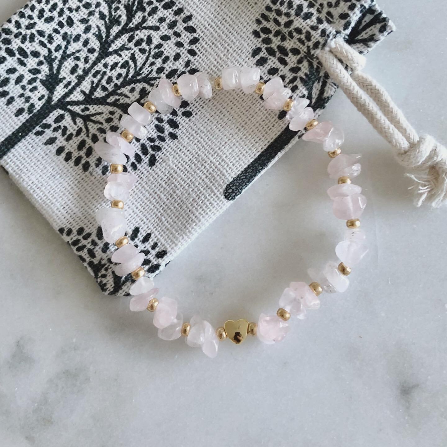 Win our beautiful 24k gold heart rose quartz bracelet that&rsquo;s included in @calmingmomentsaromatherapy lovely self care giveaway package. 

The giveaway is filled with amazing products from lots of lovely small businesses, such as:
@somethingabou