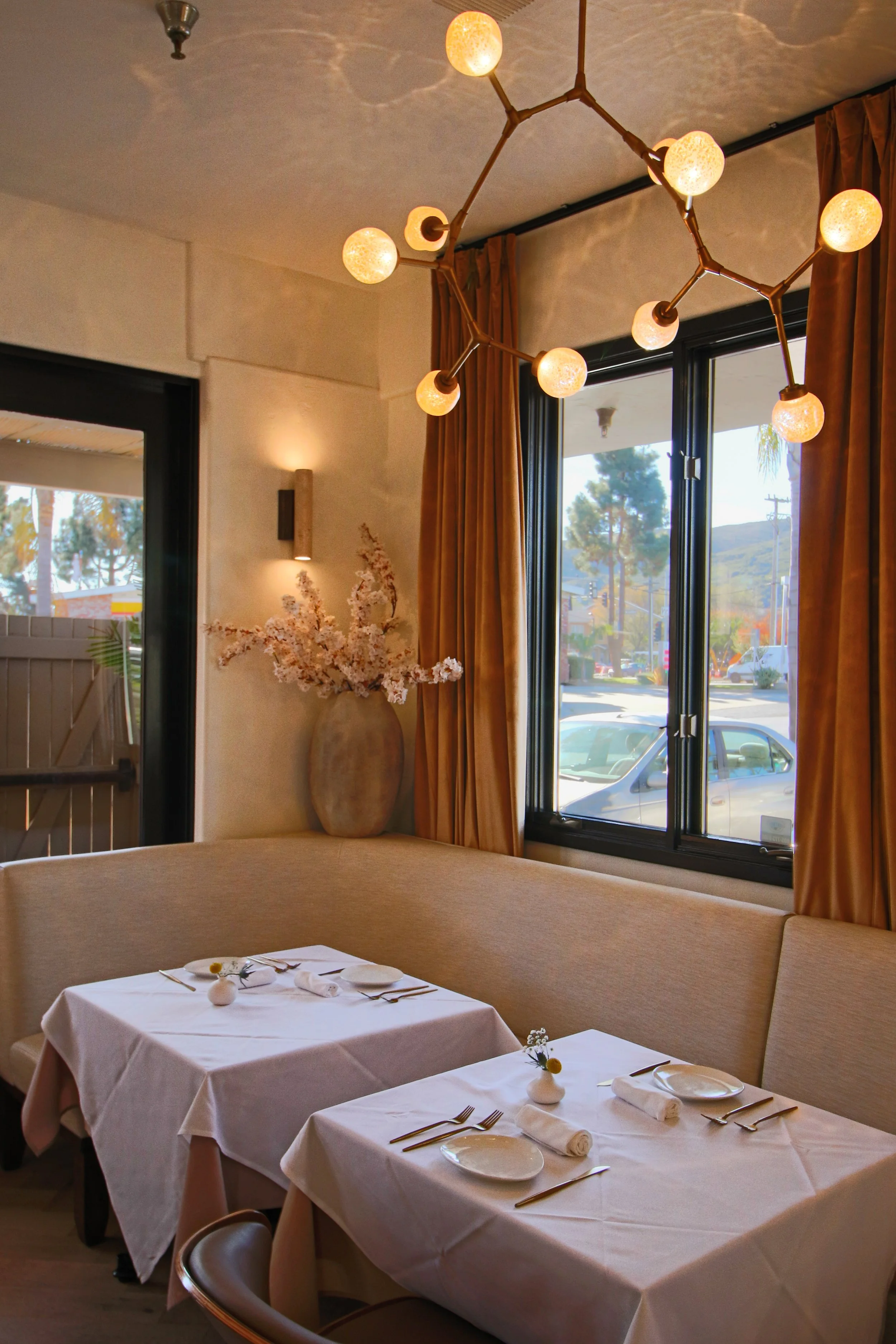 Dining Room 1 (d).jpg