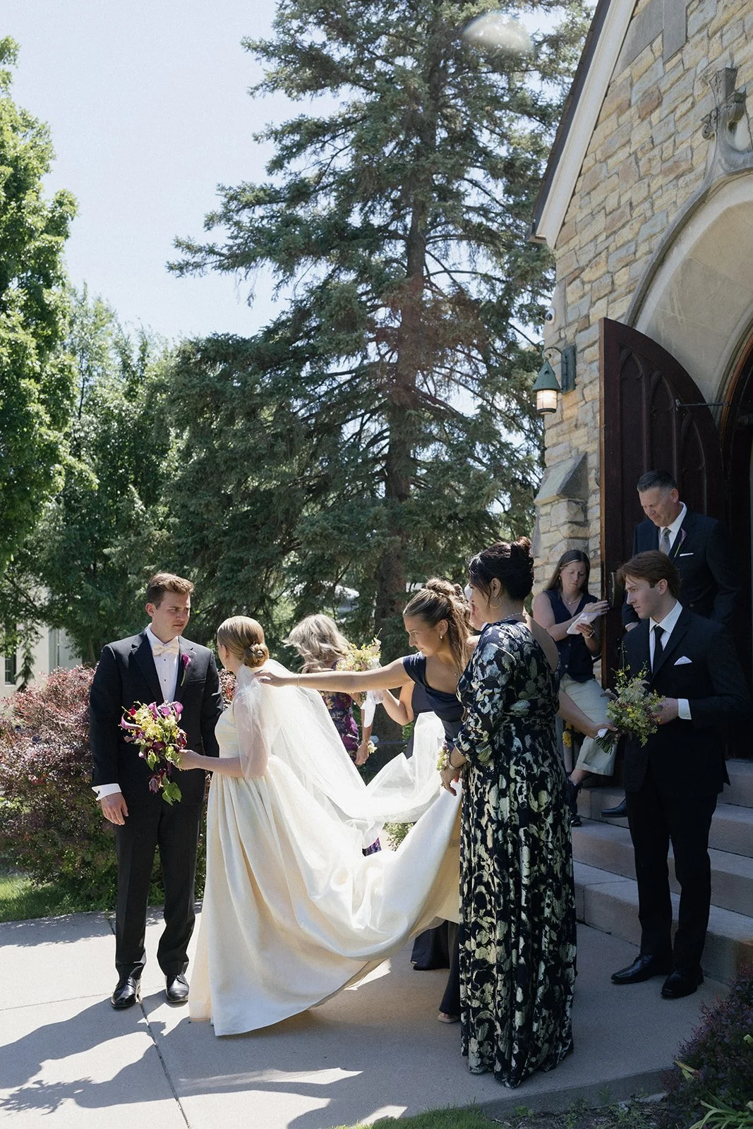 loui_photo_loui_film_honey_hill_minnesota_wedding_6_smith_wayzata_lake_of_the_isles_minneapolis_wedding_summer_carri_logan-33_websize.jpg