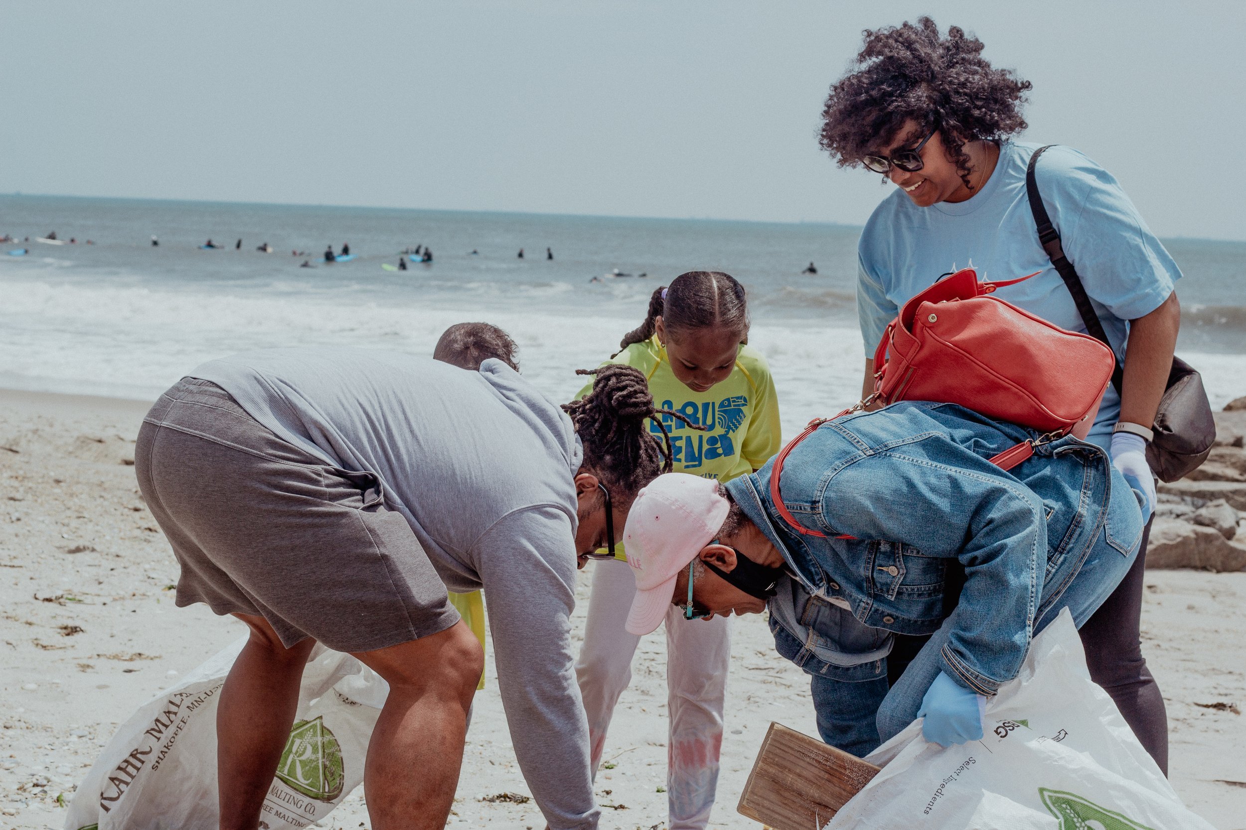 LailaAnnmarieStevens-LaruBeyaVolunteerBeachCleanup-5-21-23-14.jpg