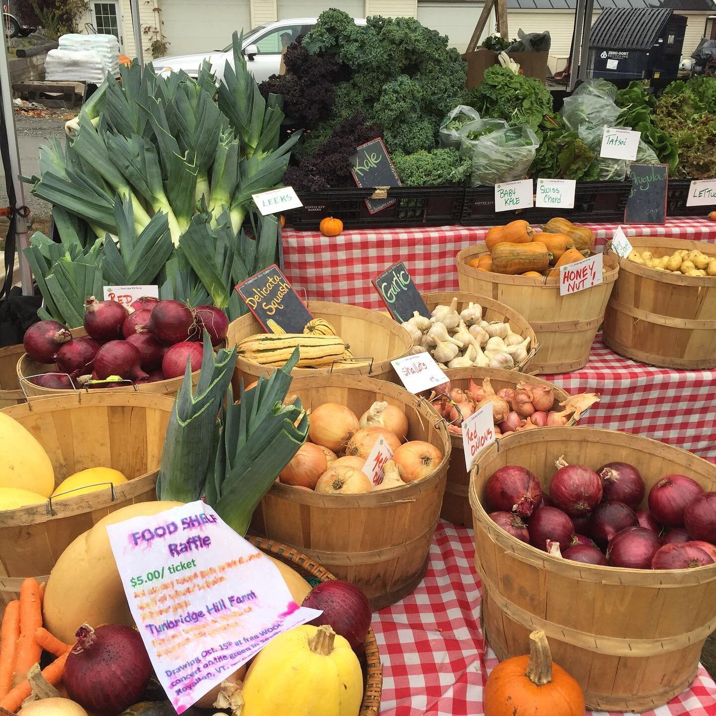 Join us for our second to last market of the season! Market is full, our vendors are here with smiles on and live music 🎶 is coming! 9-1 pm