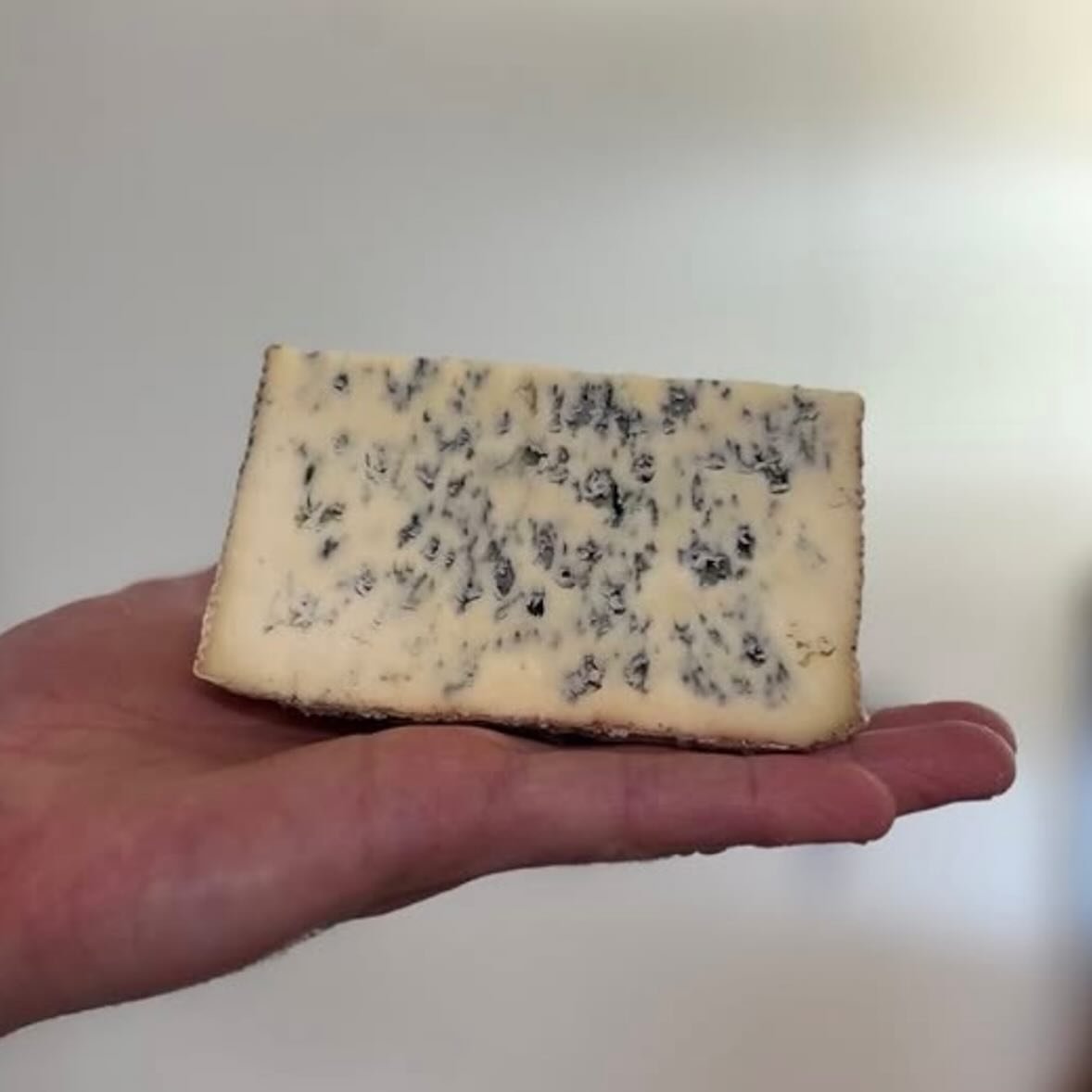 Did you know that the @waitsfieldfarmersmarket is home to two award winning cheesemakers? Stop by and try a sample from the amazing @vontrappfarmstead and @sagefarm_stowe every Saturday from 9 to 1. 🧀
#waitsfieldfarmersmarket #waitsfieldvt #madriver