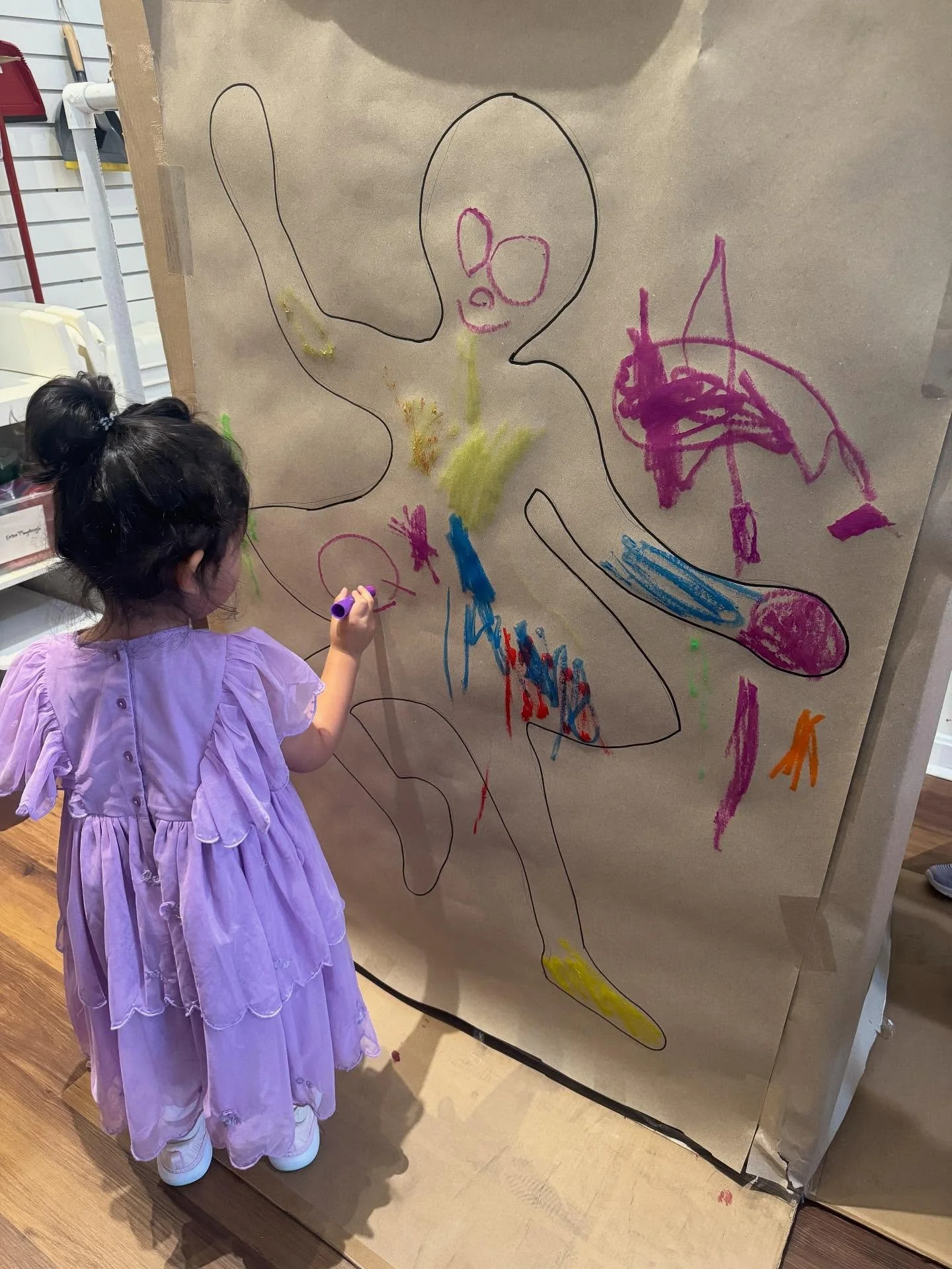 This week, we created self-portraits with different mediums. Before class, we traced around a few children&rsquo;s bodies. Children in our classes then used paint sticks to add details to the outlines. They also used wood slices and cardboard circles