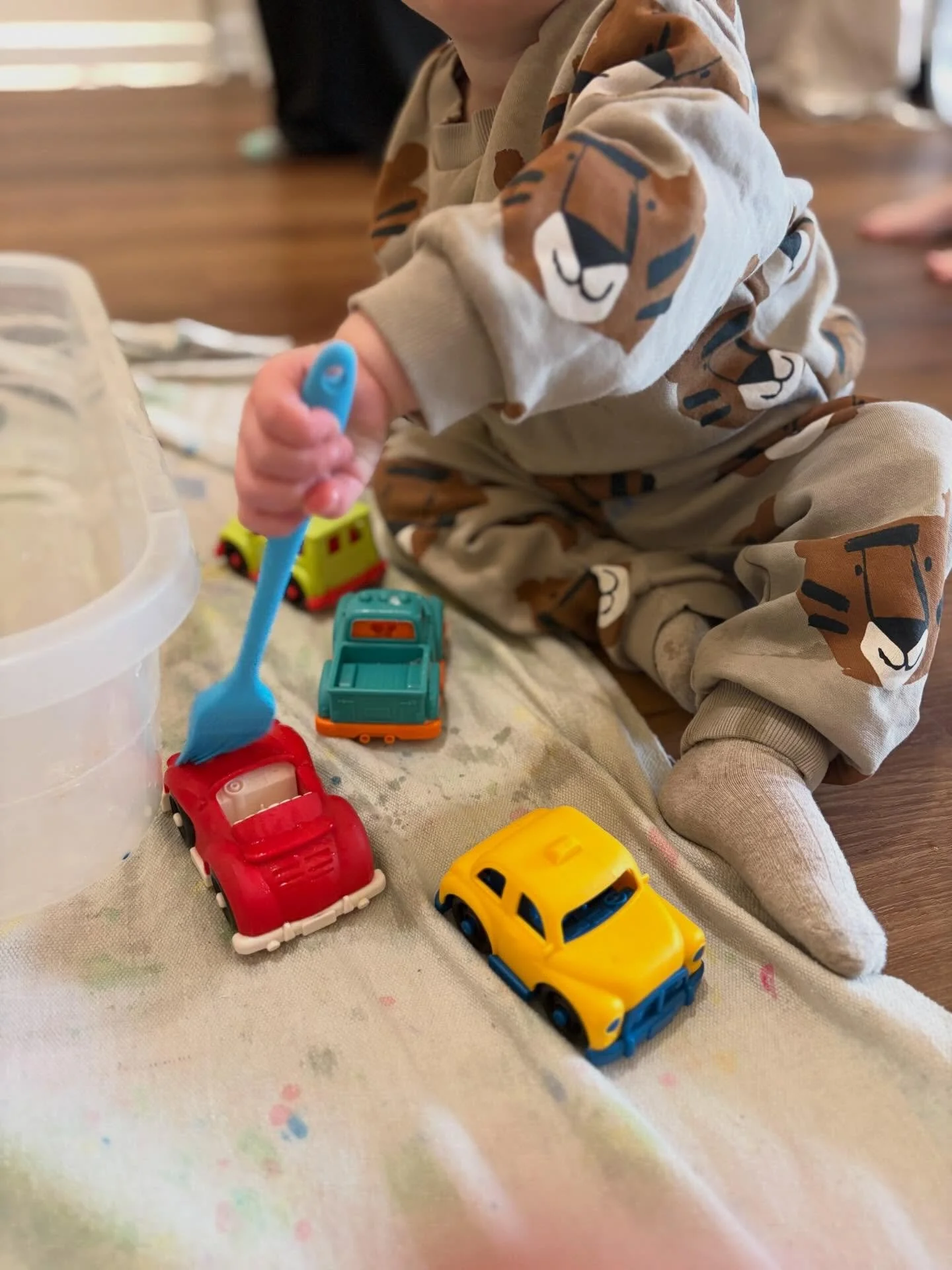 Washing cars with brushes, sponges and squeeze bottles were a huge hit at Messy Minis last week! The toddlers also continued to play around with balls, boxes and tubes, and the wonders of object permanence! 

Sign up for Fridays 9-9:45 at https://www