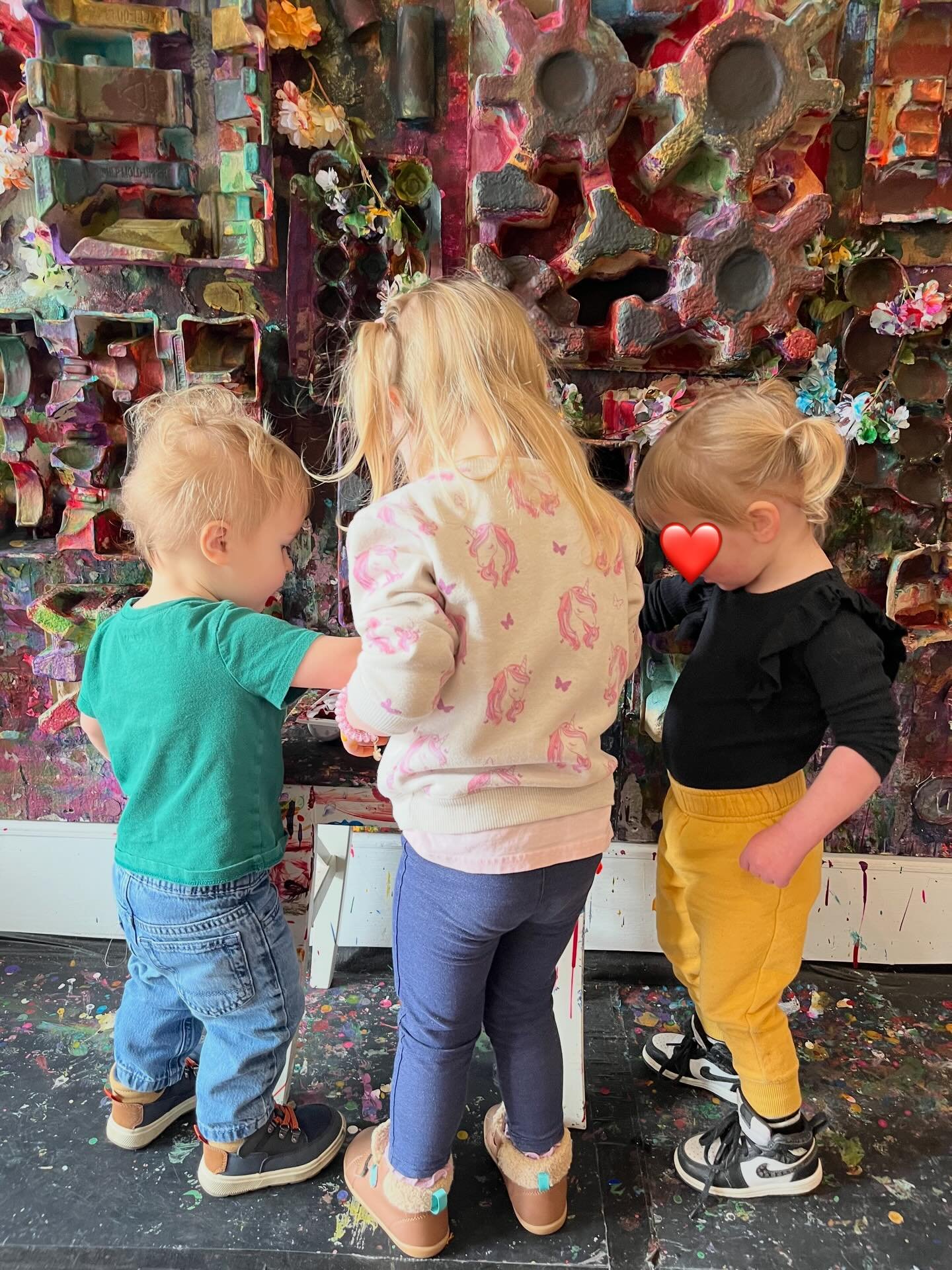 Painting at the easel texture wall is an essential part of every class ❤️🎨