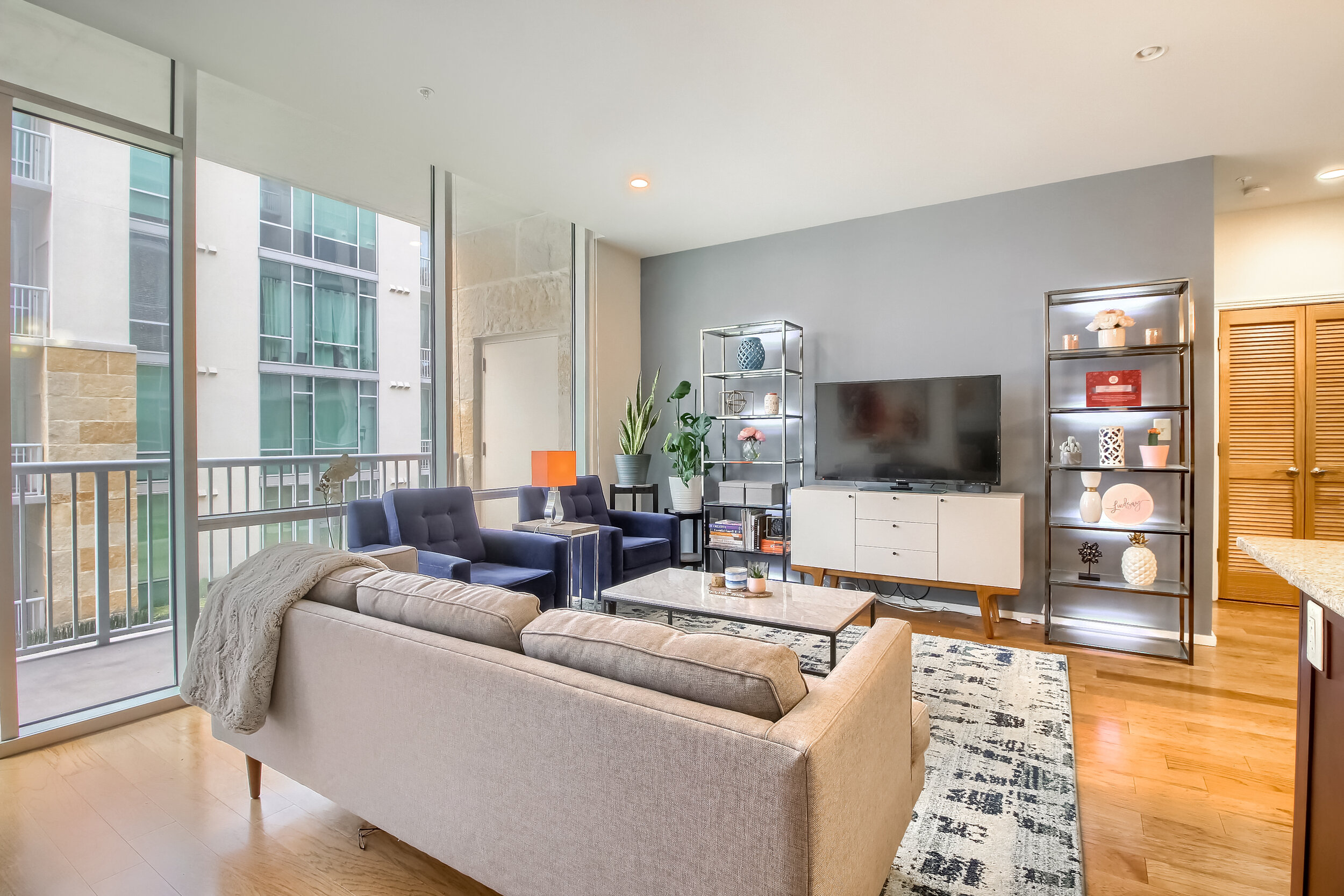 1600 Barton Springs #2203