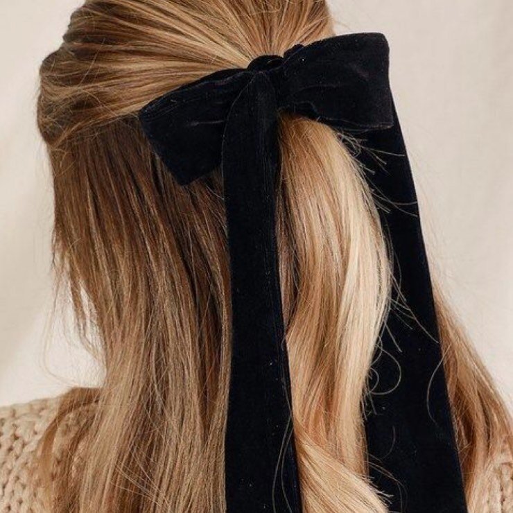 Loving these velvet hair accessories for the last days of winter ❄️ #hair #salon #boston #newburystreet #cynthiaksalon #bostonsalon #winter #blonde #winterblonde #balayage #velvet