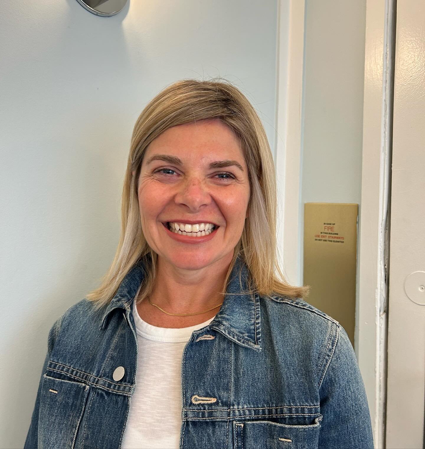Our beautiful client, @cheri_mccarthy , left smiling after she came in for a Full Foil Haircut today! Swipe for some behind the scenes using our hair color processor! 🎬💇&zwj;♀️

Book your appointment today using the link in our bio!

#hairsalon #ha