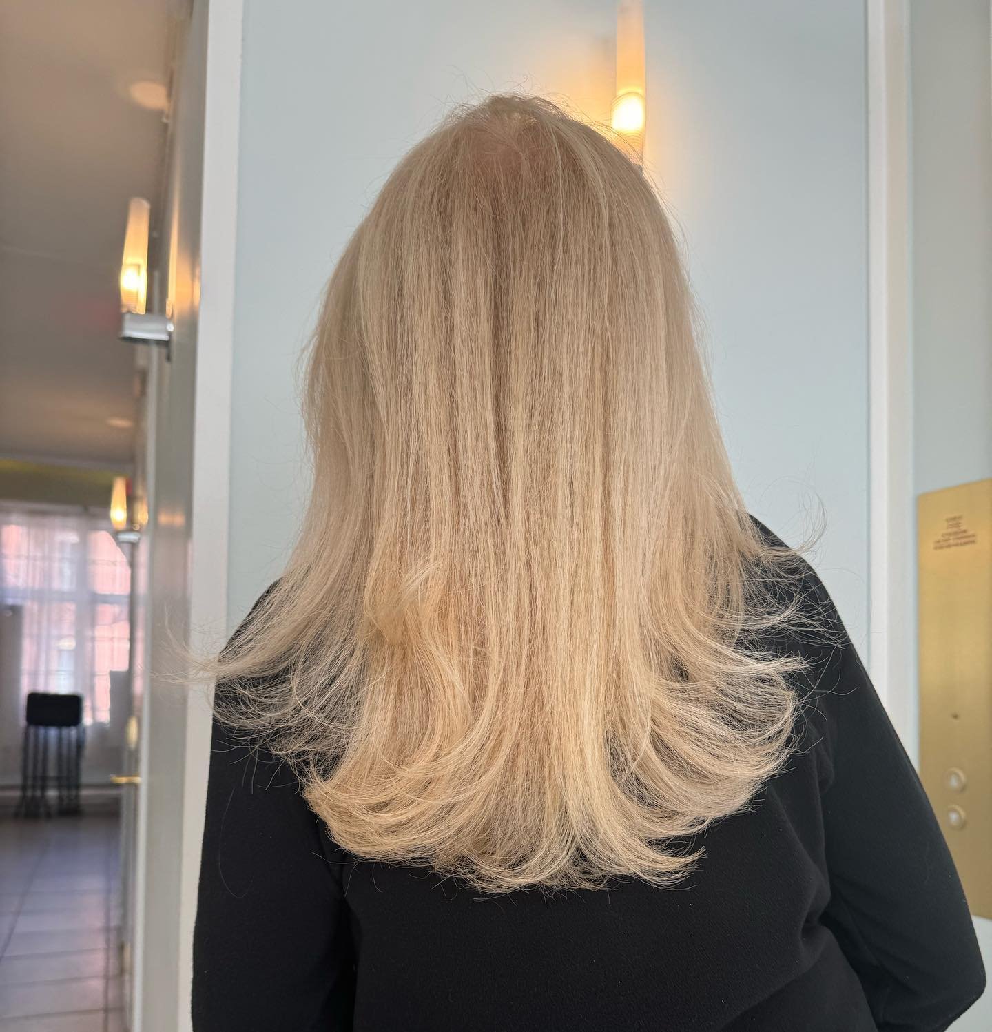 Another amazing blonde blowout! 😍😍🌞🌞💛💛🧡🧡 get your hair looking fabulous for the beautiful weather #blonde#hairstylist#newburystreet#newburyhair#hairsalon#summer#spring
