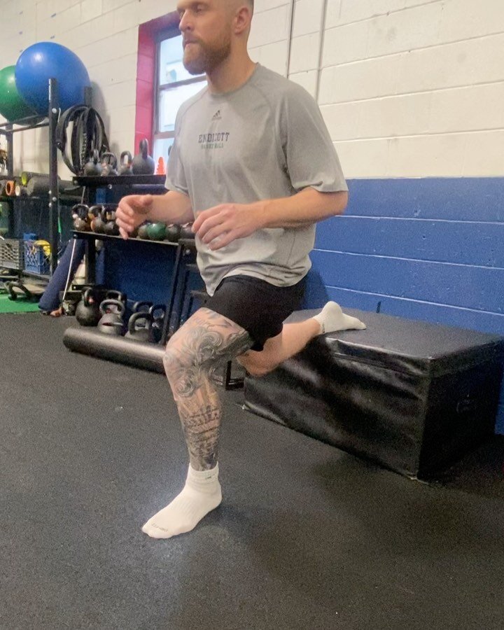 Here&rsquo;s a couple of videos of @airmax_94 working on recovering from a mild calf strain he suffered a few weeks ago. @divincenzo take notes, dude - this could be you. 
.
Both movements have him in a rear foot elevated position and I had cued him 