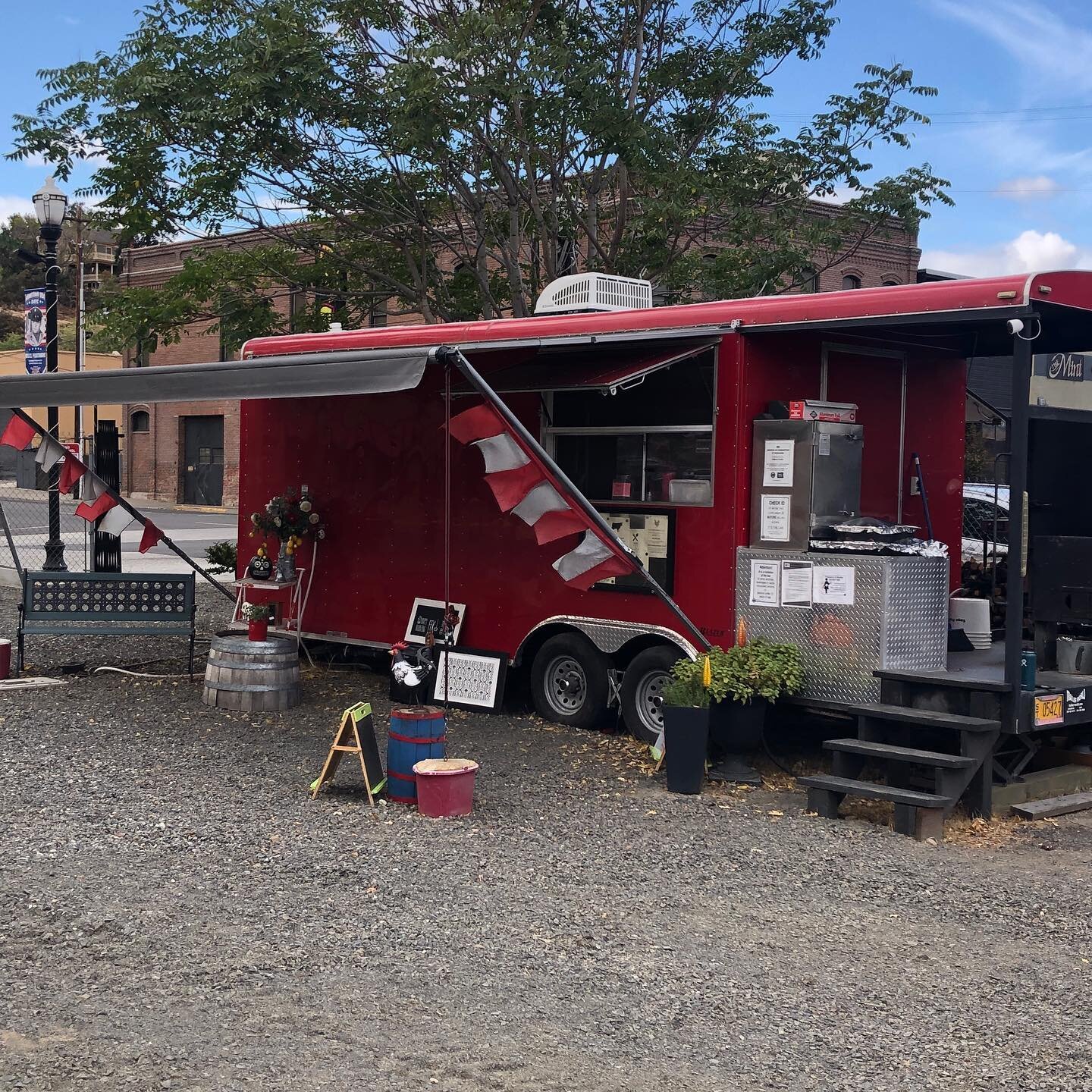 It&rsquo;s Sat - and we see the beautiful blue sky today! Swing by for a rack of ribs - bring the family and hang out while the weather is great! We&rsquo;re here until 6pm