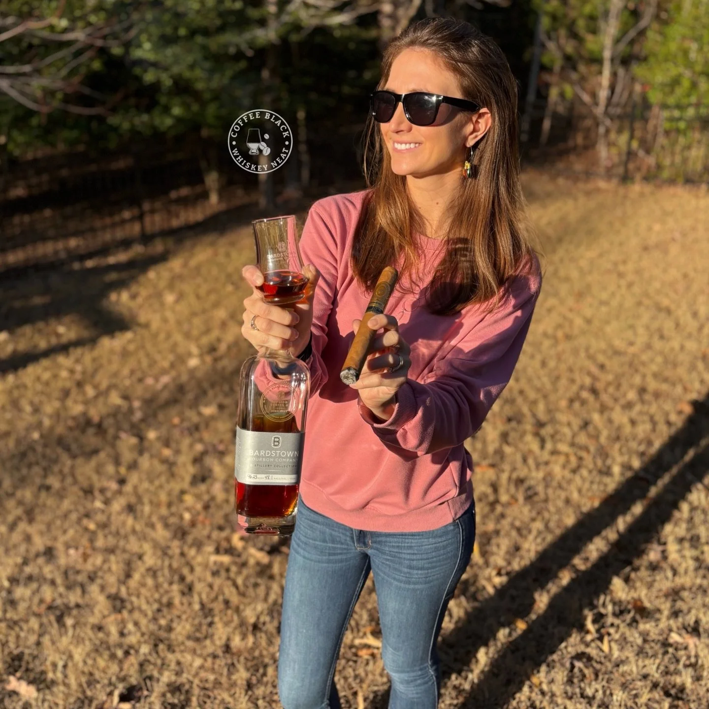 Hope y&rsquo;all are enjoying a relaxing Christmas Eve! This double oaked Fusion series 1 from @bardstownbourbonco paired perfectly with a @perdomocigars for a relaxing afternoon. Who else is ready for Christmas tomorrow? 🎄🥃
.
.
.
#whiskey #bourbon