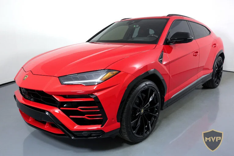 Lamborghini urus red