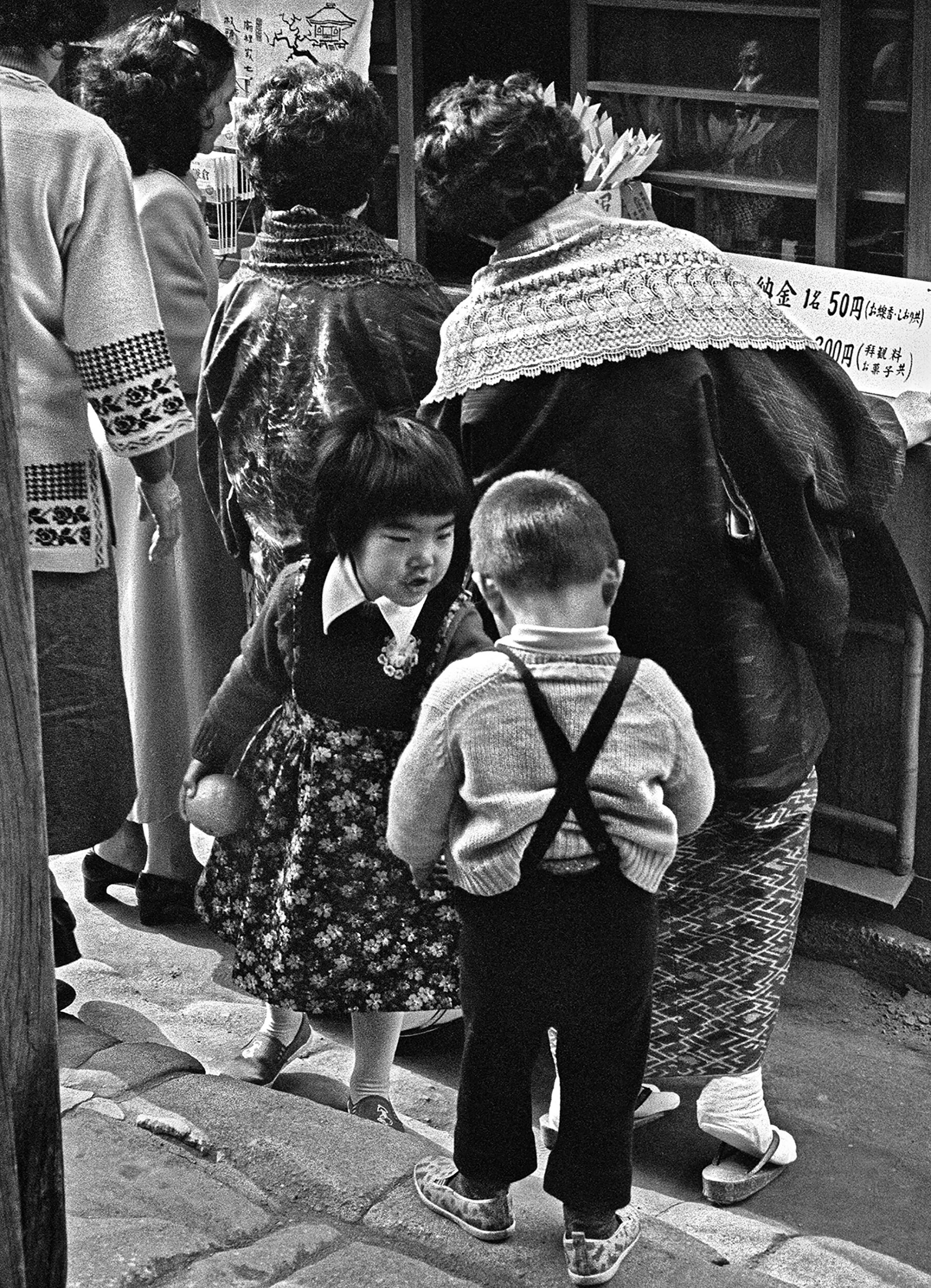 Sharing with little brother, Engaku-ji temple, Kamakura, April 1978.