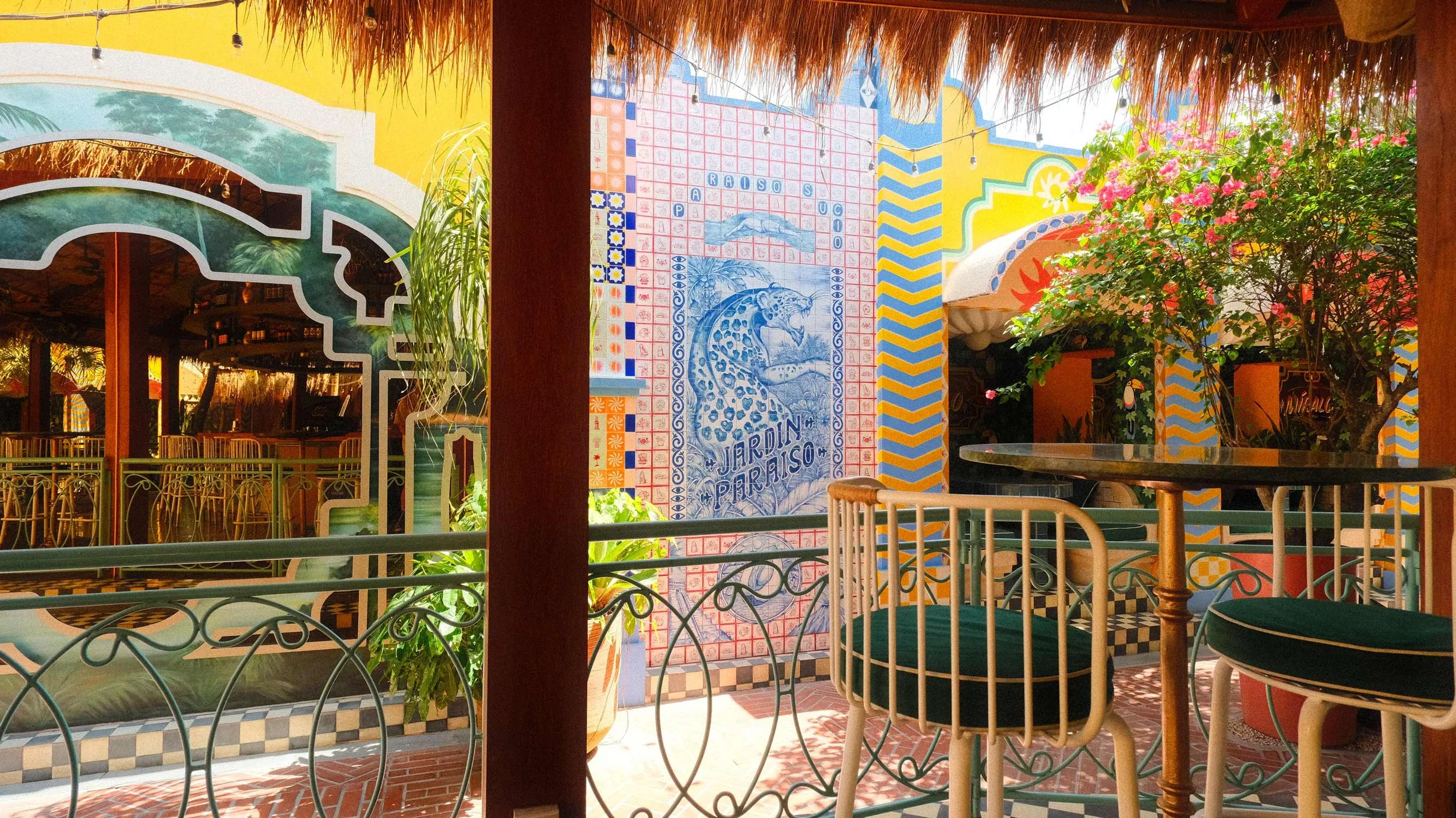 biffybrentano-motel-mexicola-canngu-jardin-paraiso.jpg