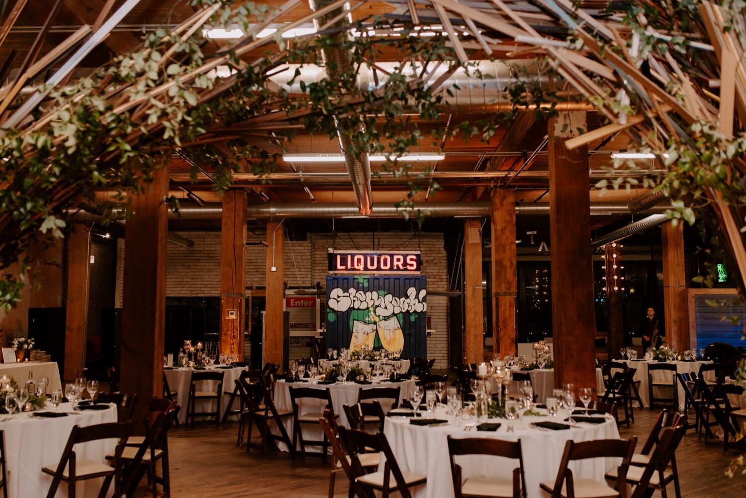 ChicagoWeddingPhotographer-LacunaLofts-154.jpg