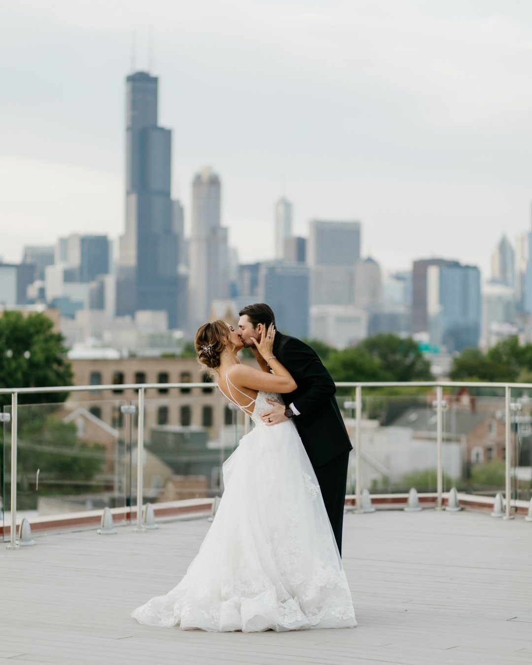 Kiss me on top of a Chicago rooftop on a warm summer day 😘💕

📸 @larapucciphoto
.
.
.
#lacunaevents #lacunalofts #chicagoeventvenue #chicagowedding #rooftopwedding #weddingphotography #ChicagoWeddings #ChicagoEvents #brideinspiration #huffpostweddi