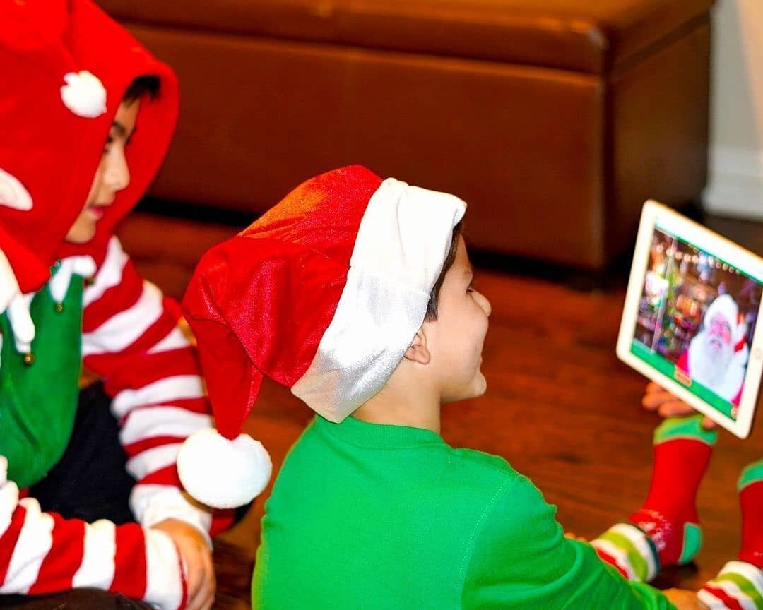 He's made his list, he's checked it twice....with only a few days left to Chit-Chat With Santa, you MUST find out if you've been naughty or nice!&nbsp;🎅
​📸: @tomorrowsmemoriess