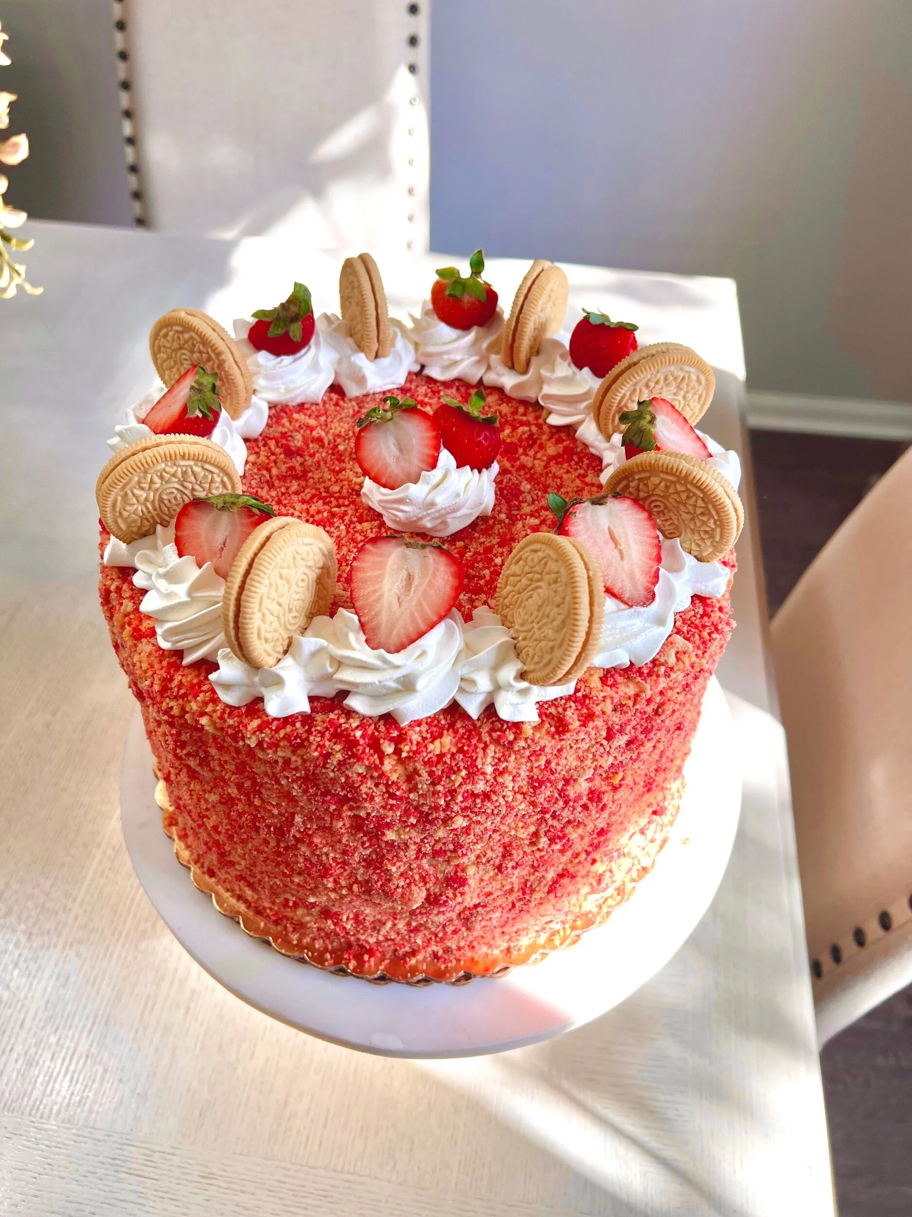 STRAWBERRY CRUNCH SHORE CAKE