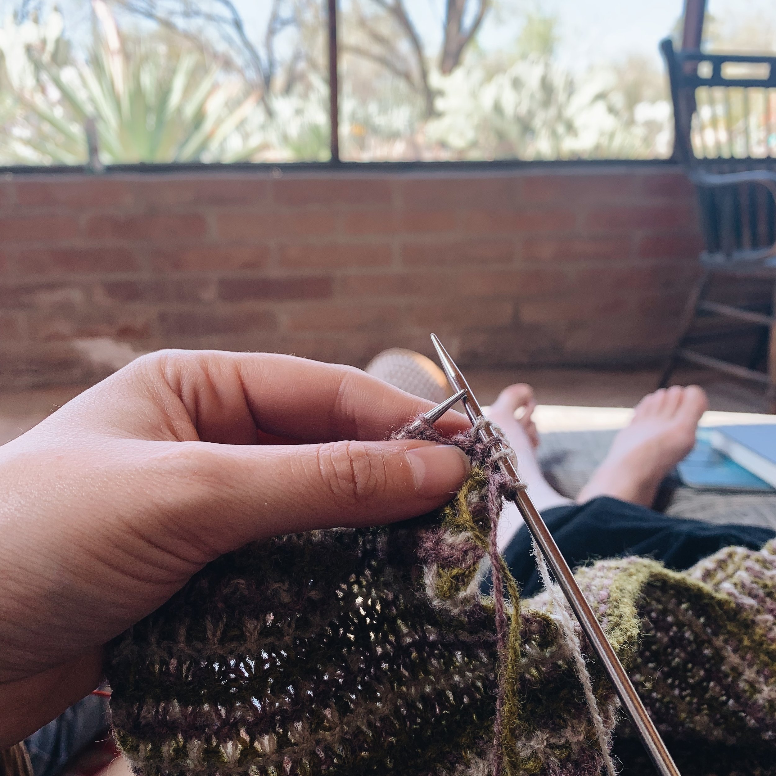 Today I&rsquo;ve been working on a new design while sitting on a patio in Tucson. Not a bad gig, I think! 

I really love having a job I can take anywhere 🌵💚🦎

#knitting #knitstagram #instaknit #knittersofinstagram