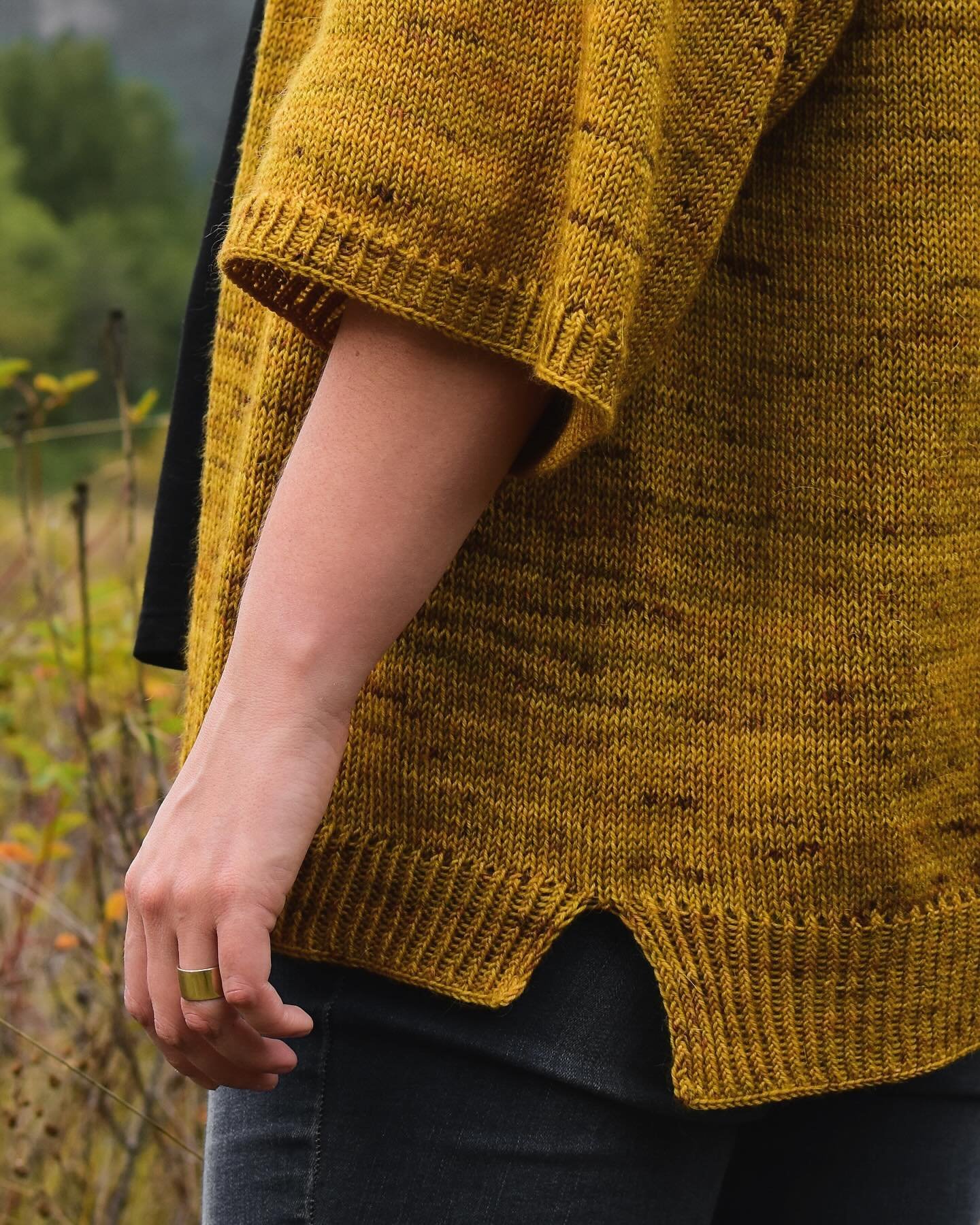 It&rsquo;s starting to feel like spring here, and you know what that means &mdash; lightweight, oversized, open-front cardigans 💛🌻🌞

This one is Aurea, and it was the perfect layer this morning while I walked Georgia to school. Want to make one of