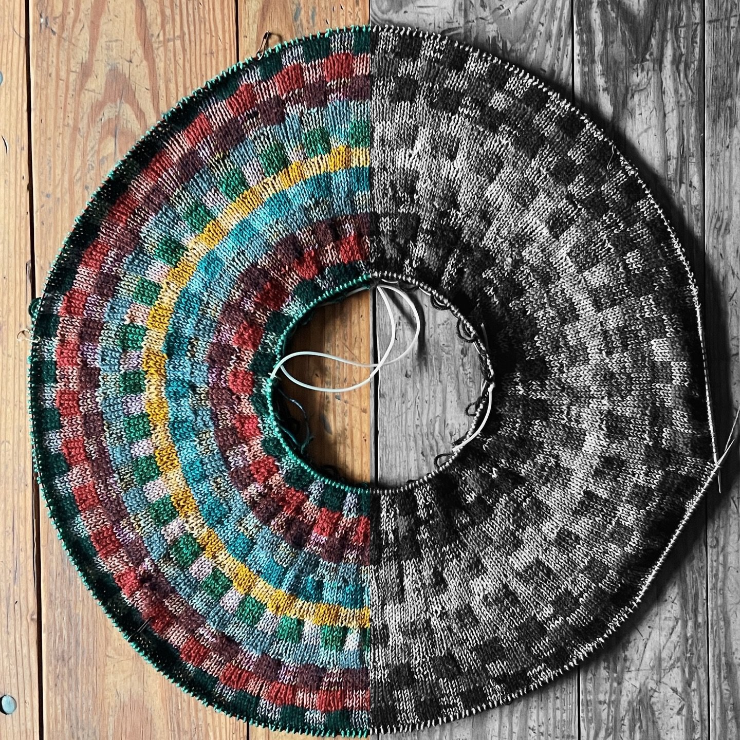 I&rsquo;m going to be 100% honest here and say this did NOT happen purposefully but was a happy little accident. 

BUT did you know that if you&rsquo;re having a hard time picking colours, for stripes, colourwork, colourblocking, etc, it can be extre