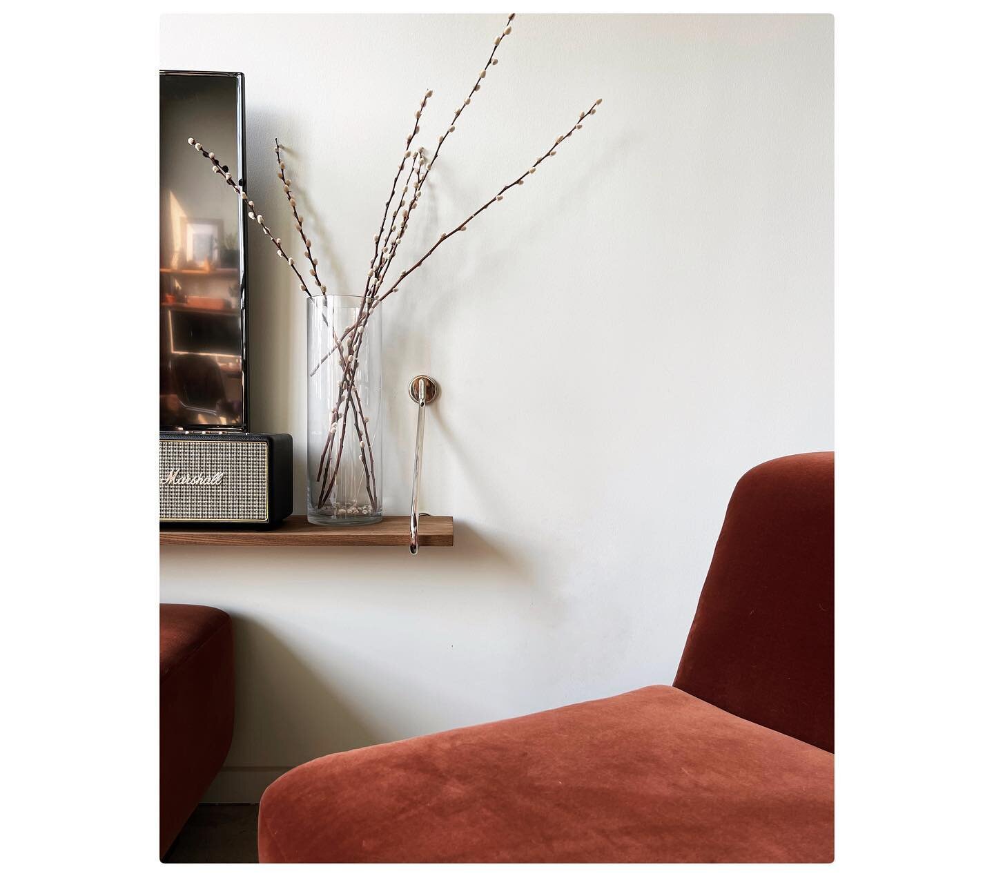 New Home &gt;&gt;&gt; New Vibe 

Shout out to @seanelstone_realtor for making it happen 🍸

#loftinterior #apartmenttherapy #moderneclectic #homedesign #interiordesign