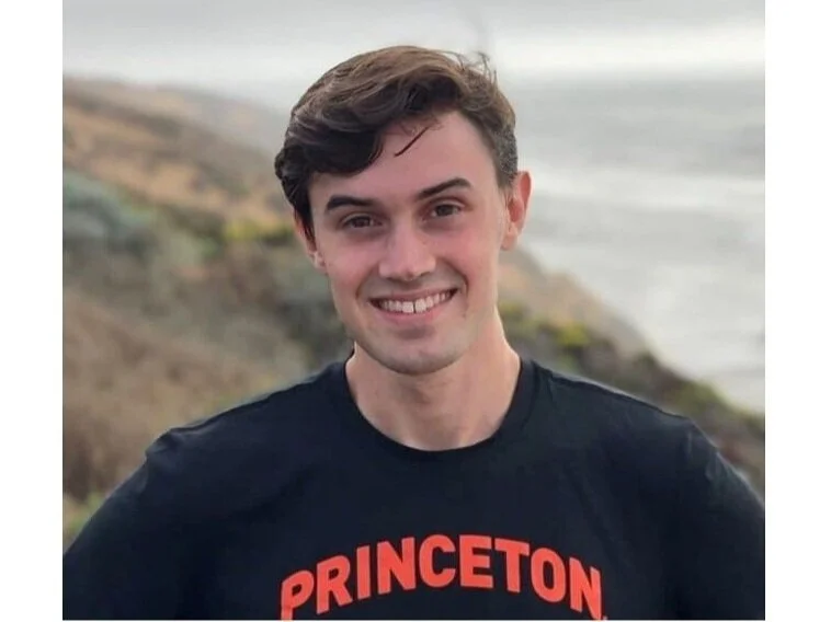 Charlie Cowen-Breen was awarded the Peter A. Greenberg '77 Prize in the Math department for outstanding accomplishments in mathematics. Congrats Charlie!!