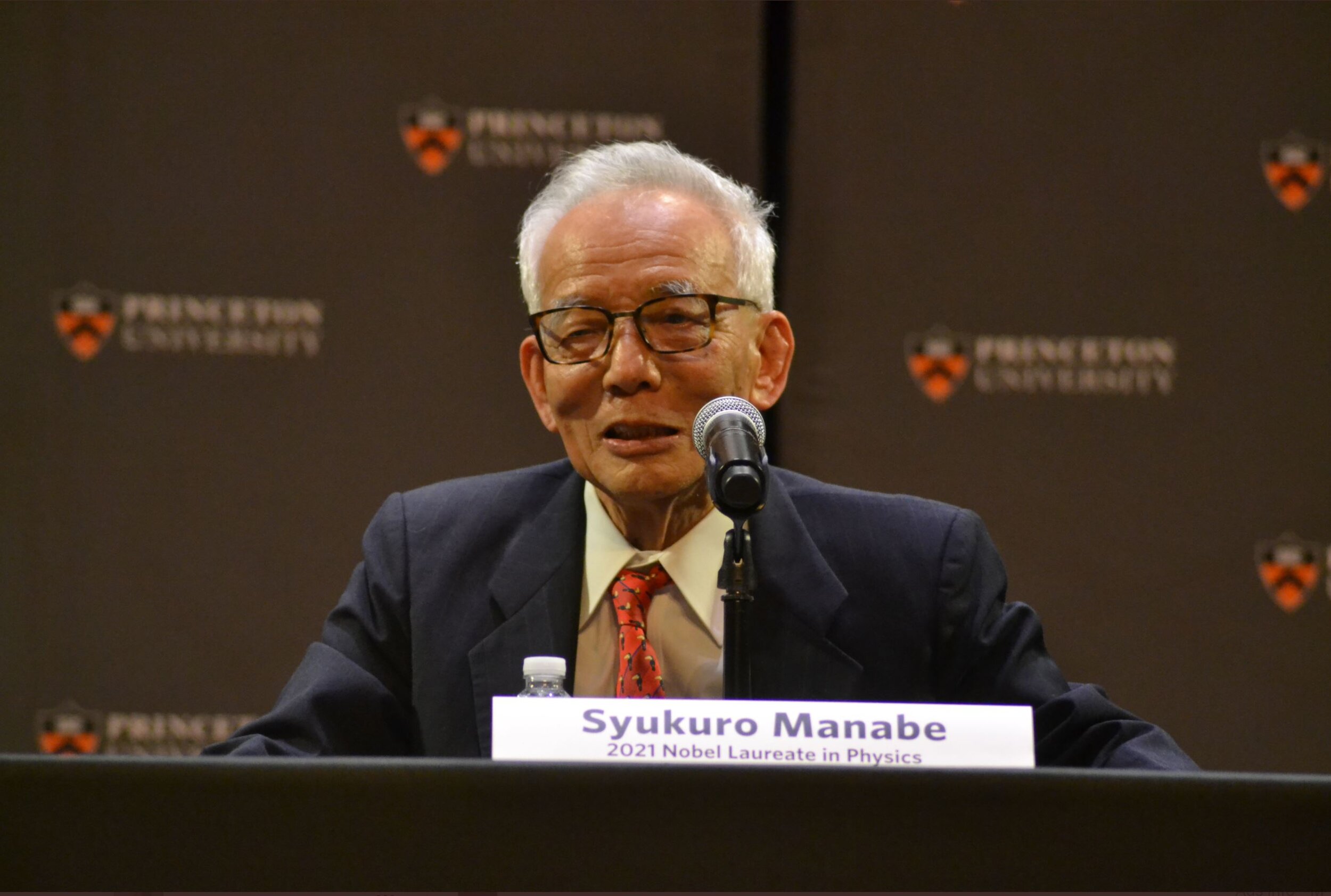 Suki Manabe at the Nobel Prize news conference