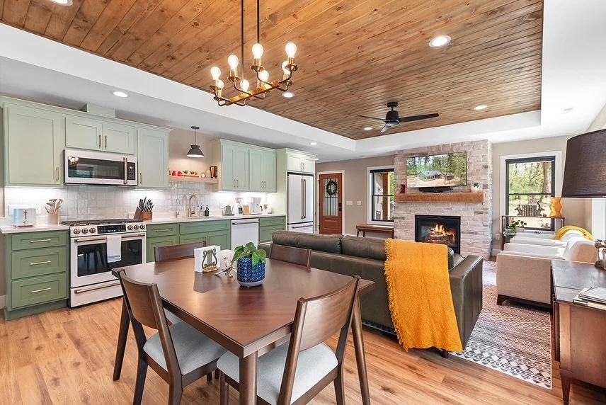 *JOB DONE*
Tucked away by Mirror Lake &mdash; your perfect getaway awaits. Thoughtfully designed, beautifully built, and equipped with everything you need for an unforgettable stay.