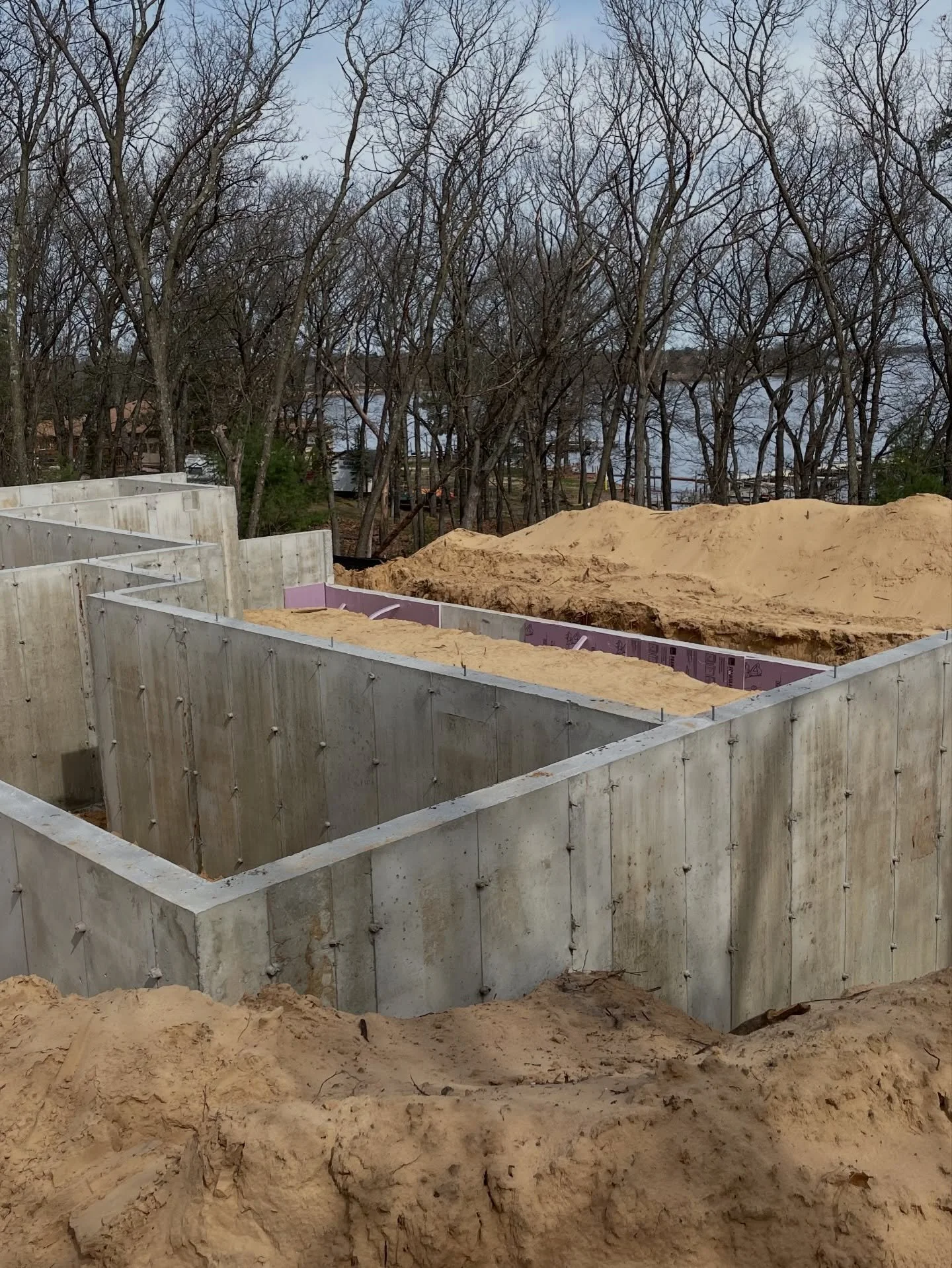 *JOB DONE*
Bay Lake Cottage is a reflection of intentional design and expert craftsmanship &mdash; built to embrace the landscape and elevate everyday living.