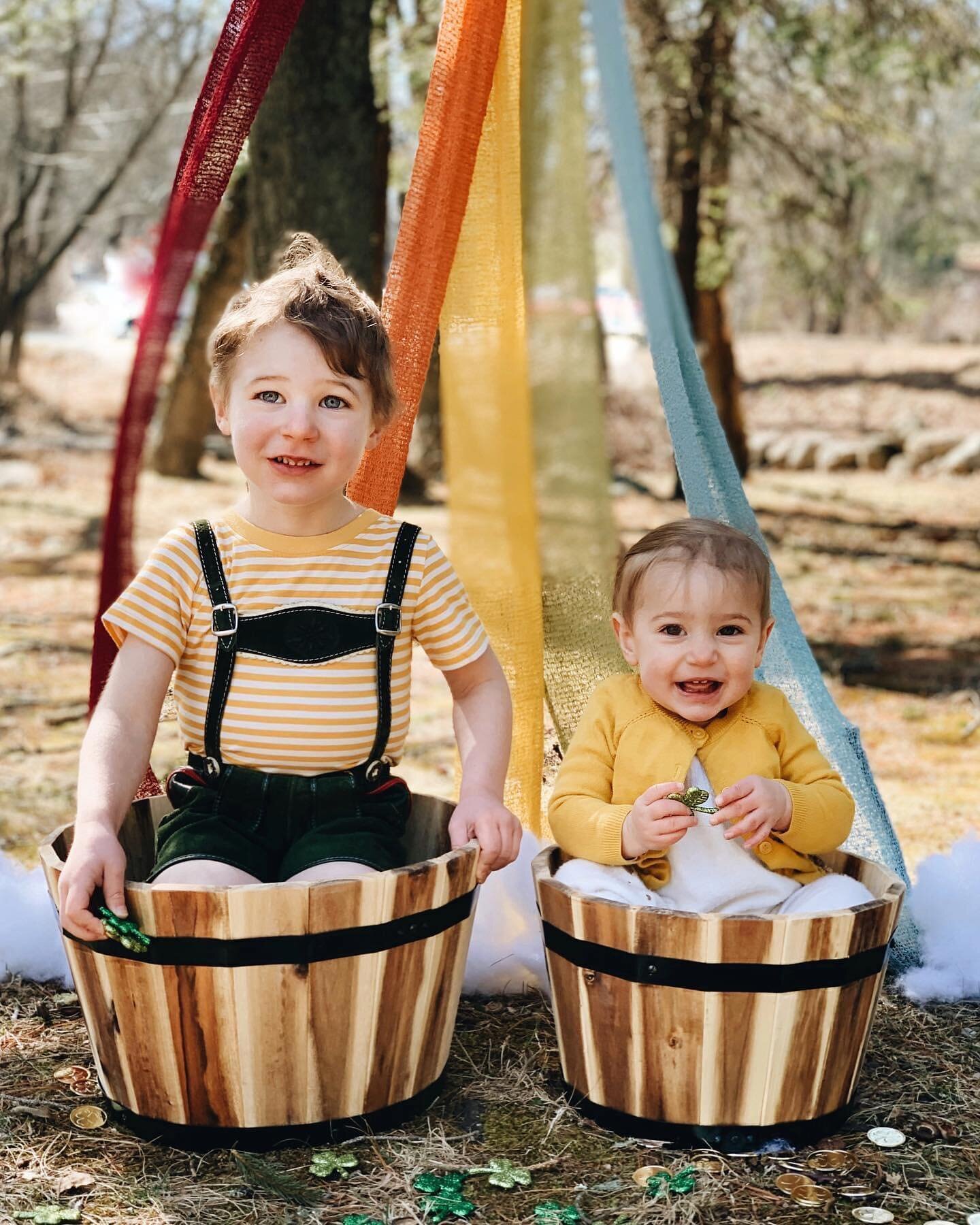 How tiny were my little leprechauns last year!! They definitely don&rsquo;t fit into these pots anymore! 😂💚🌈☘️

#stpatricksday #stpattysplay #stpattysdayoutfit #stpatricksdayoutfit #littleleprechaun #imalittleleprechaun #shenanigans #rainbows #ove