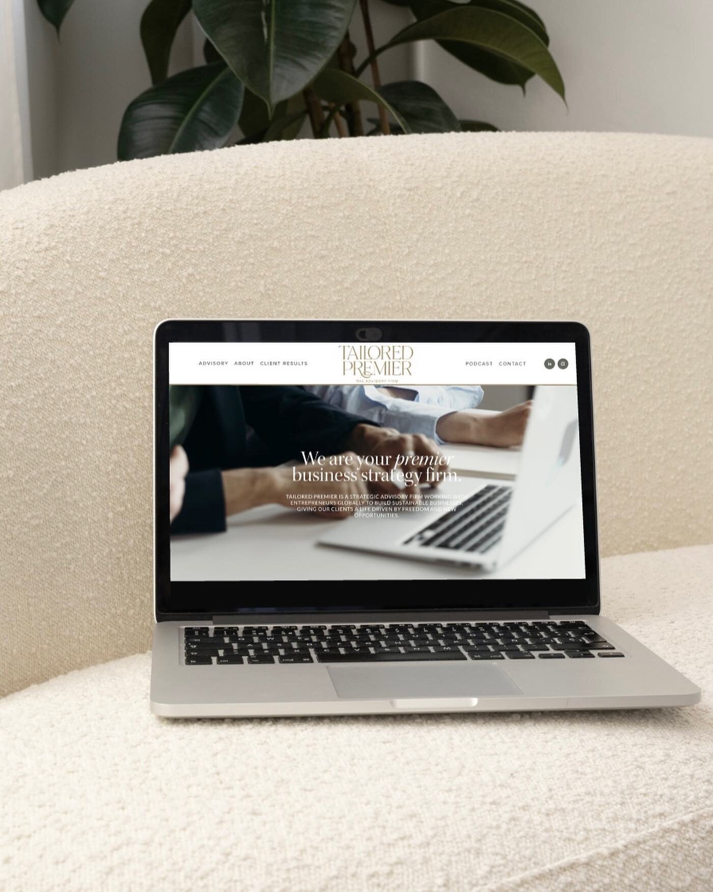 A website refresh backed by our central purpose &mdash; to make a smooth and inviting experience for potential and existing clients alike; speaking to the high-end luxury programs Jessica offers to successful and aspirational businesswomen.

After co