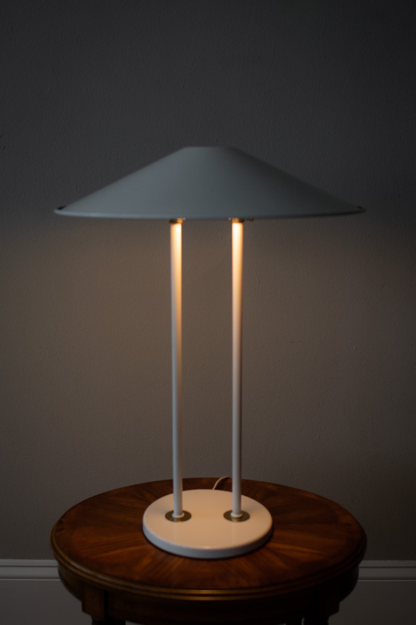 1970s minimal white lamp via Amo Domus