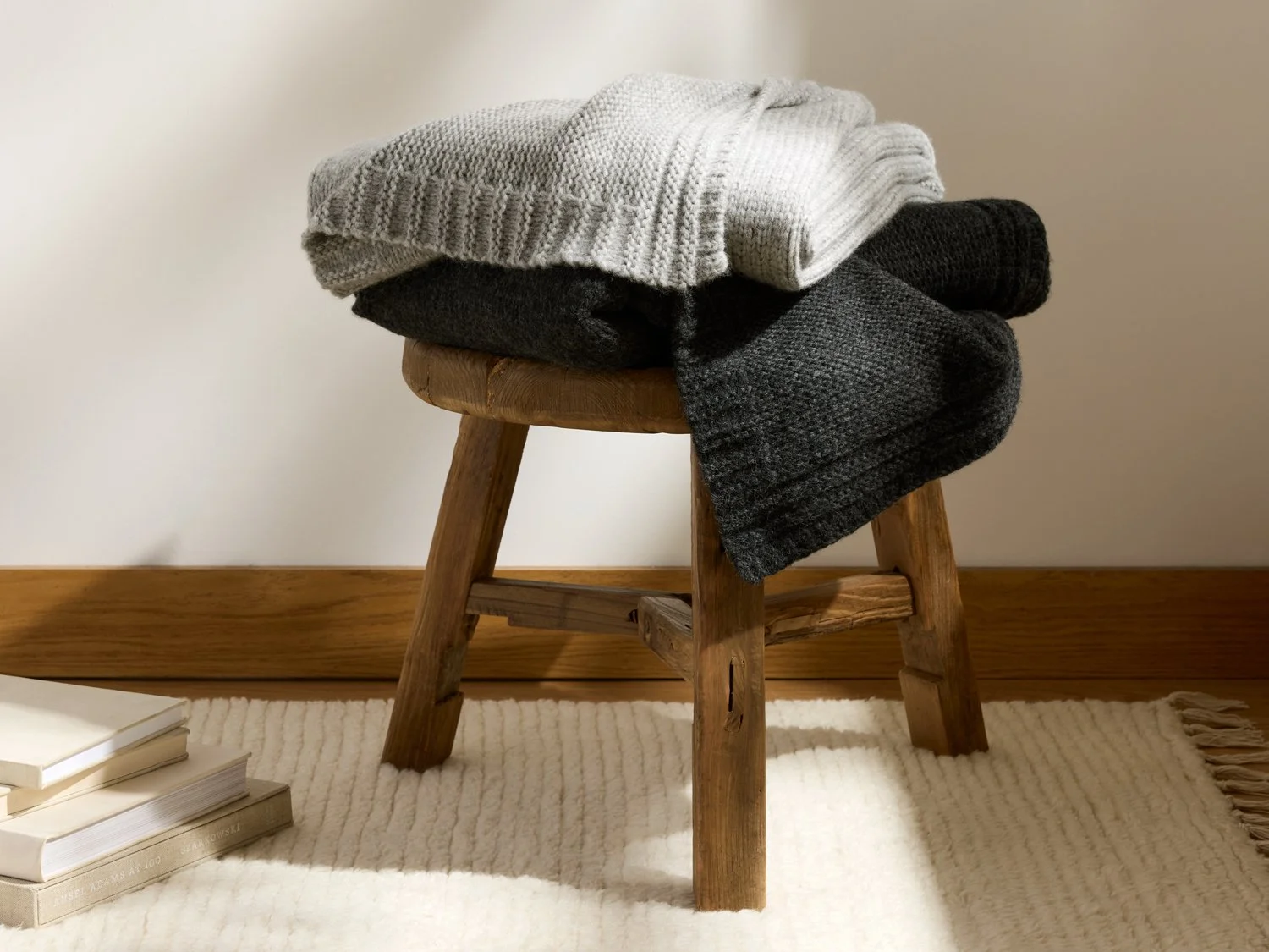classic-knit-alpaca-throw_light-heather-grey_studio_119.jpg