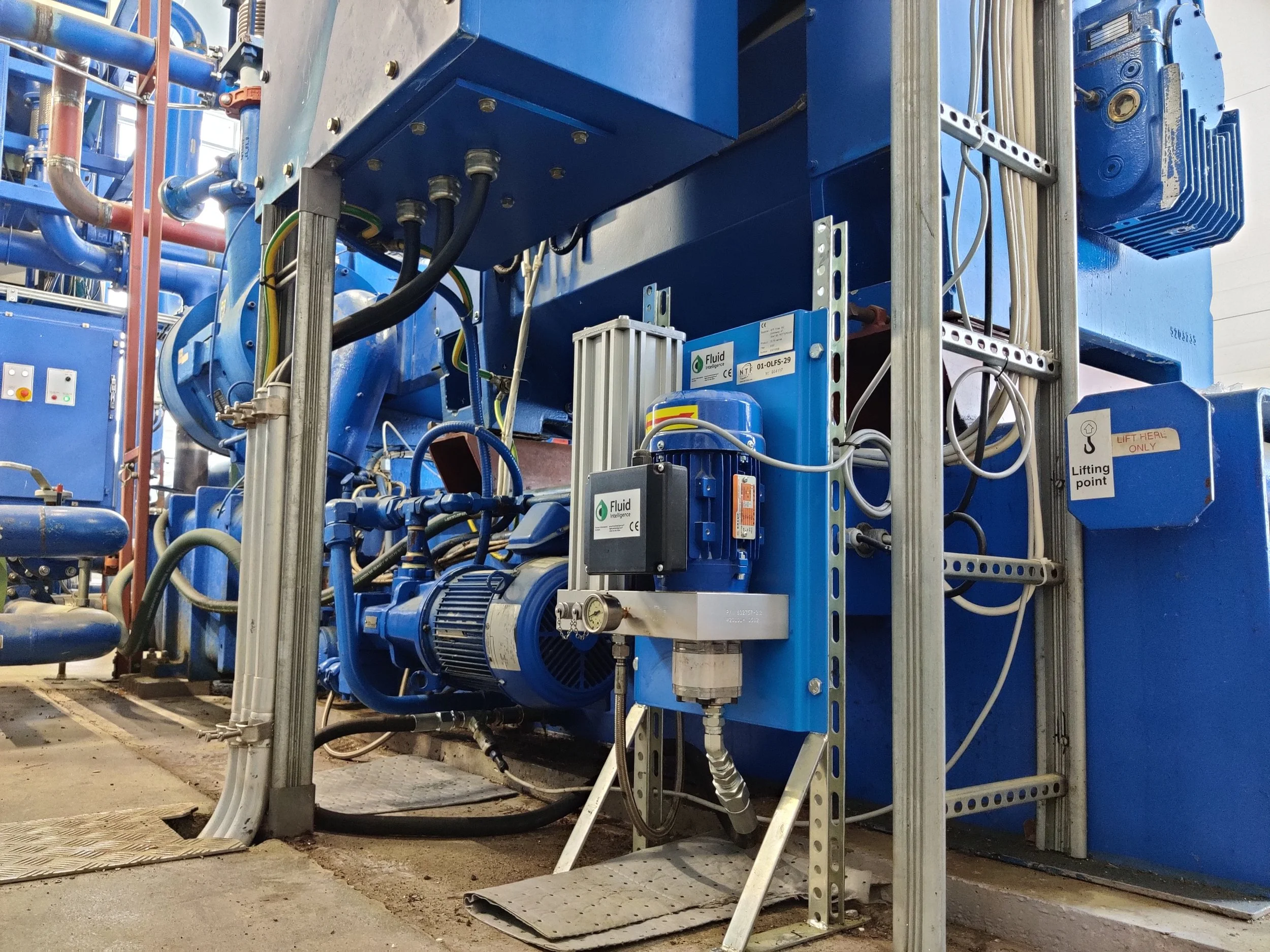 Compressor oil lab analysis, monitoring and reconditioning