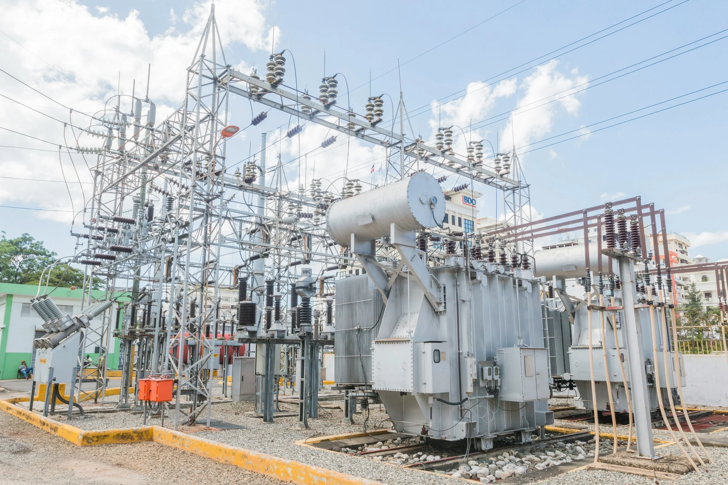 Power transformer and insulation oil