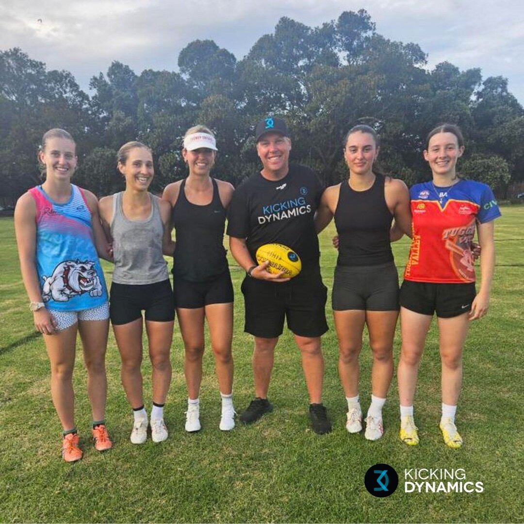✋🏻players, ✌🏻@aflwomens clubs,☝🏻club academy and ONE goal - to improve their skills! 

😊 We are honoured to be working with incredible talent and helping them take their game to the next level. 

🐶 @bulldogsw - @is_domisgood &amp; @cleo.buttifan
